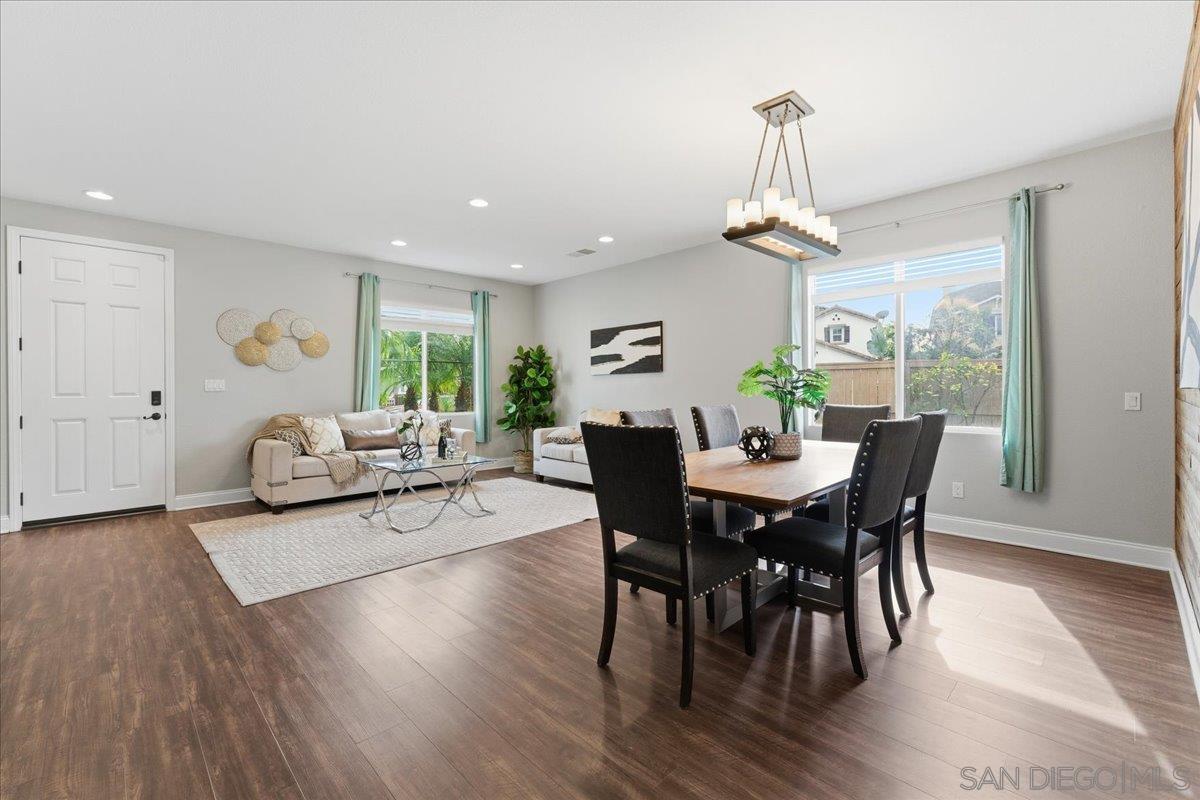 Detail Gallery Image 10 of 43 For 4314  Black Canyon Way, Oceanside,  CA 92057 - 5 Beds | 2/1 Baths