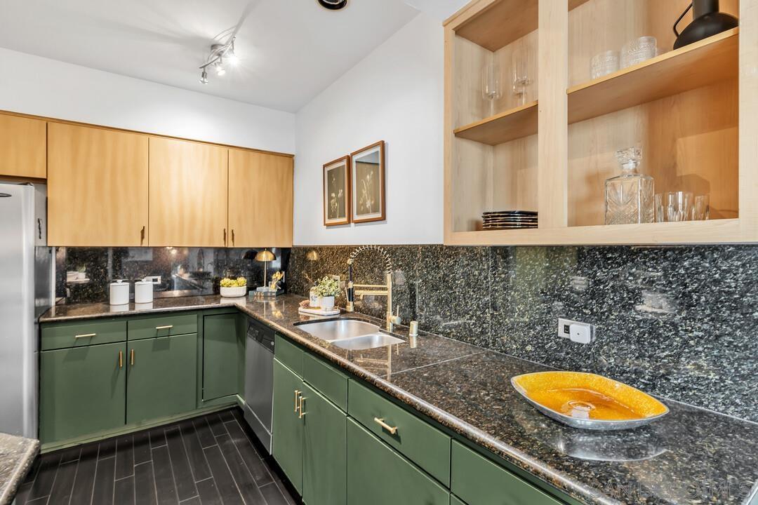 Detail Gallery Image 9 of 29 For 101  Market Street  #116,  San Diego,  CA 92101 - 2 Beds | 2/1 Baths