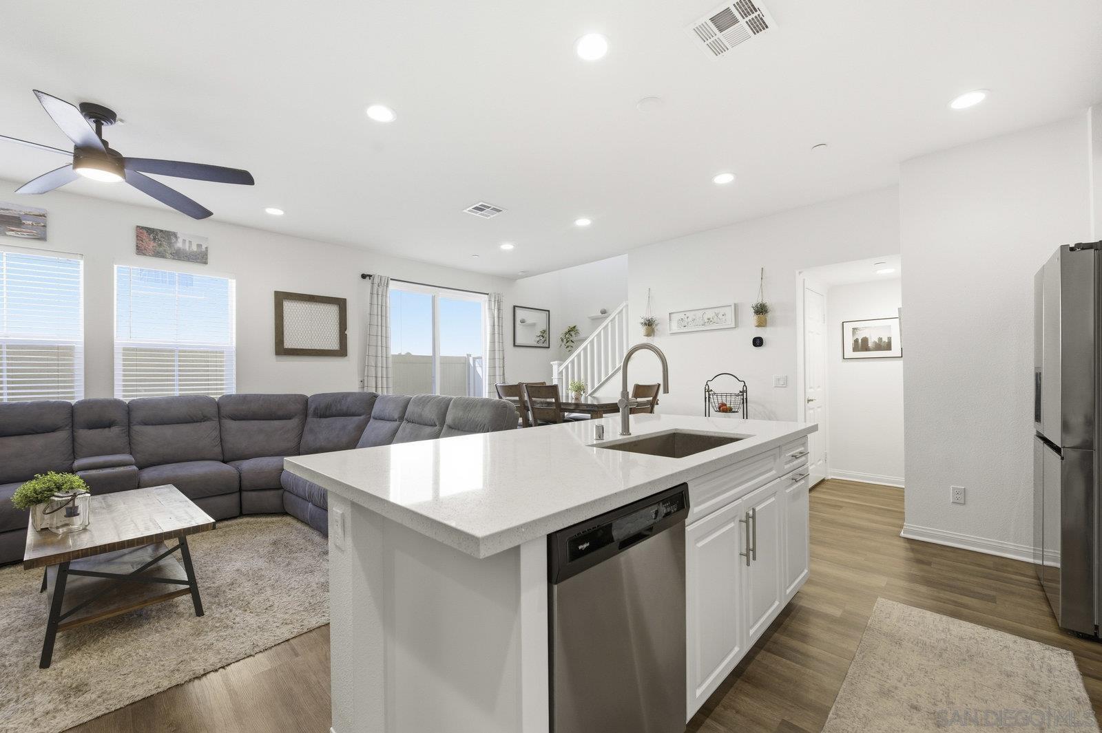 Detail Gallery Image 11 of 35 For 517  Pinedale St, Vista,  CA 92081 - 3 Beds | 2/1 Baths