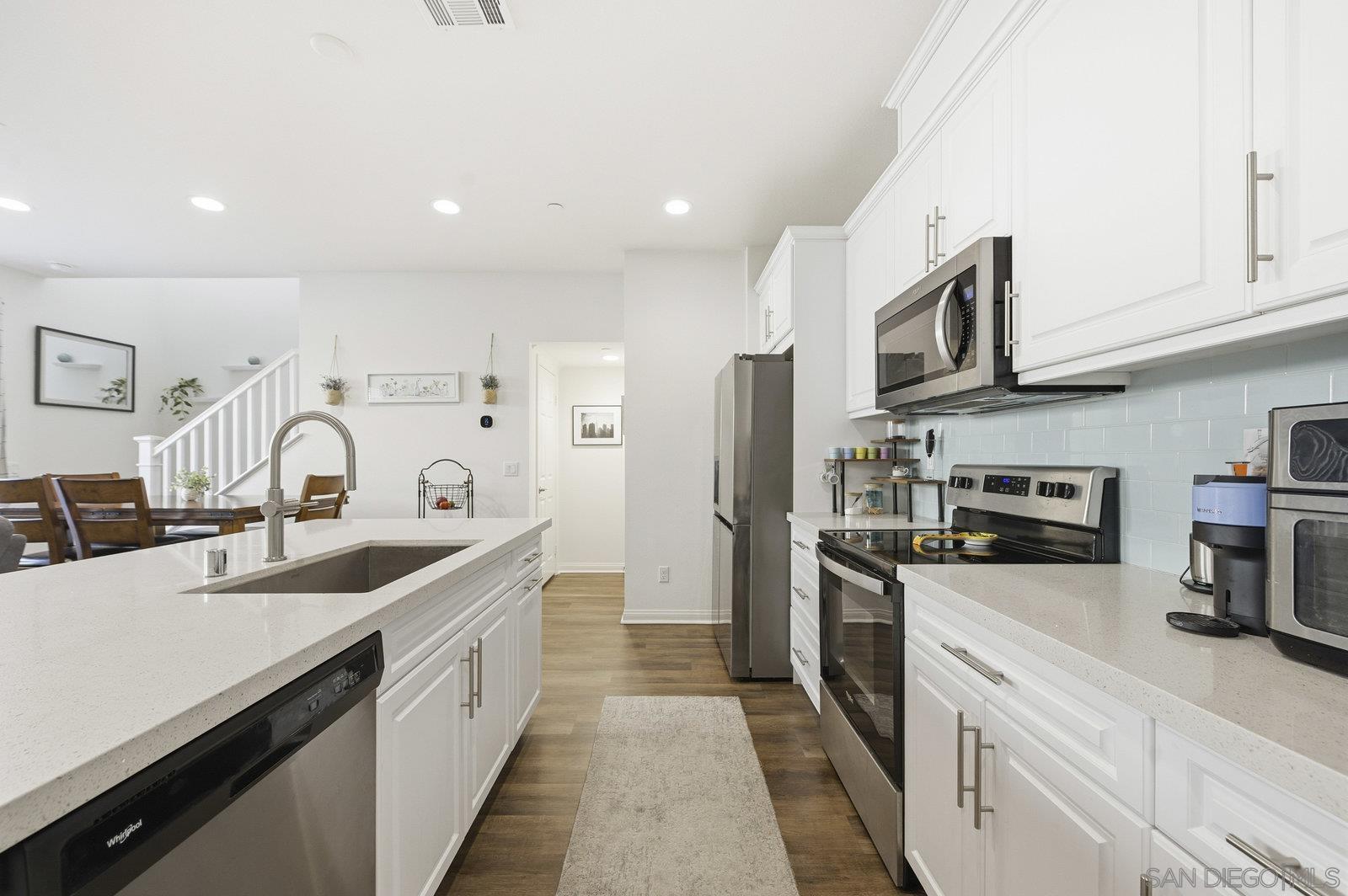 Detail Gallery Image 12 of 35 For 517  Pinedale St, Vista,  CA 92081 - 3 Beds | 2/1 Baths