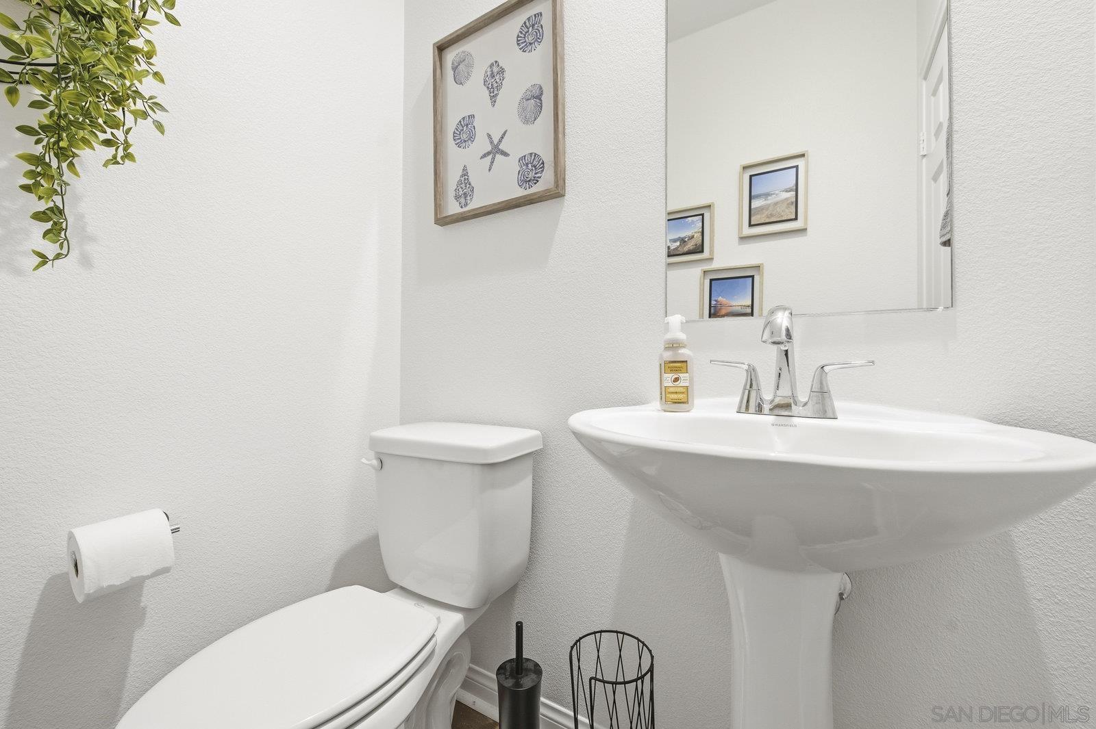 Detail Gallery Image 16 of 35 For 517  Pinedale St, Vista,  CA 92081 - 3 Beds | 2/1 Baths