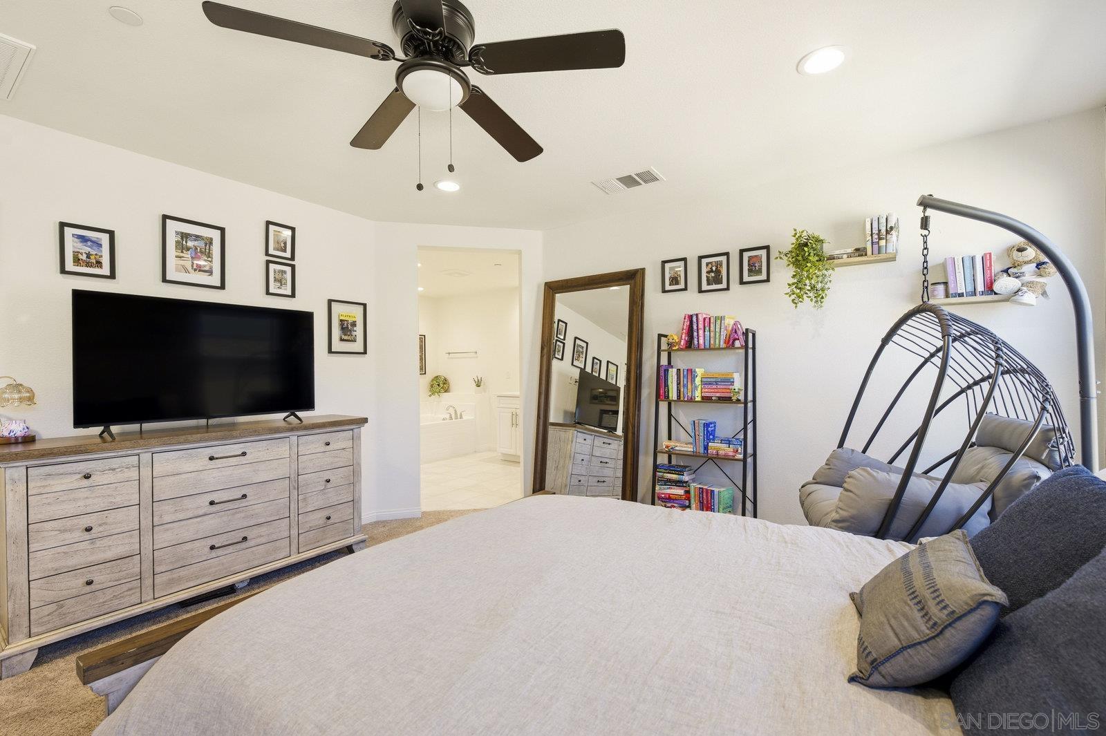 Detail Gallery Image 20 of 35 For 517  Pinedale St, Vista,  CA 92081 - 3 Beds | 2/1 Baths