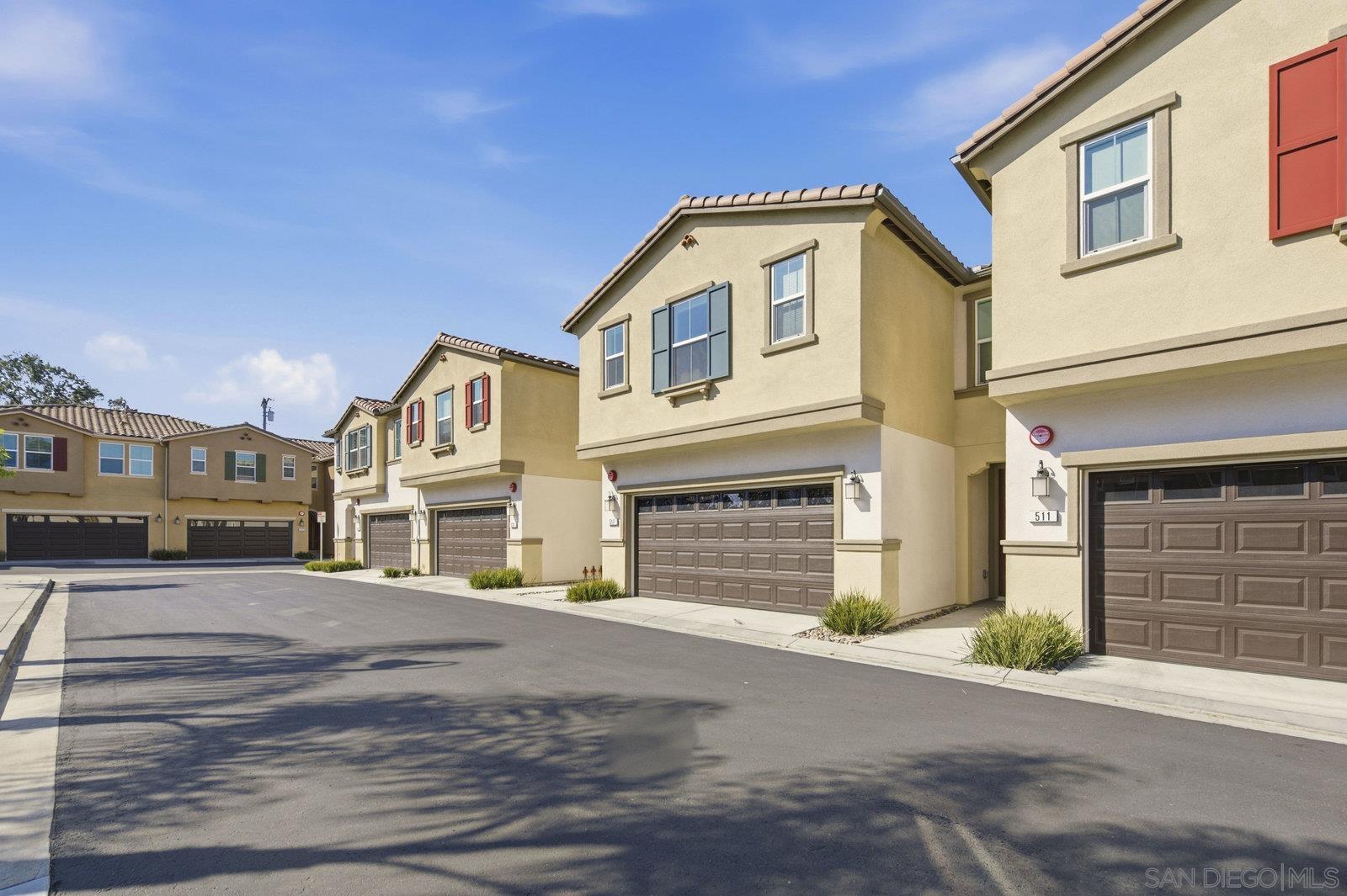 Detail Gallery Image 3 of 35 For 517  Pinedale St, Vista,  CA 92081 - 3 Beds | 2/1 Baths