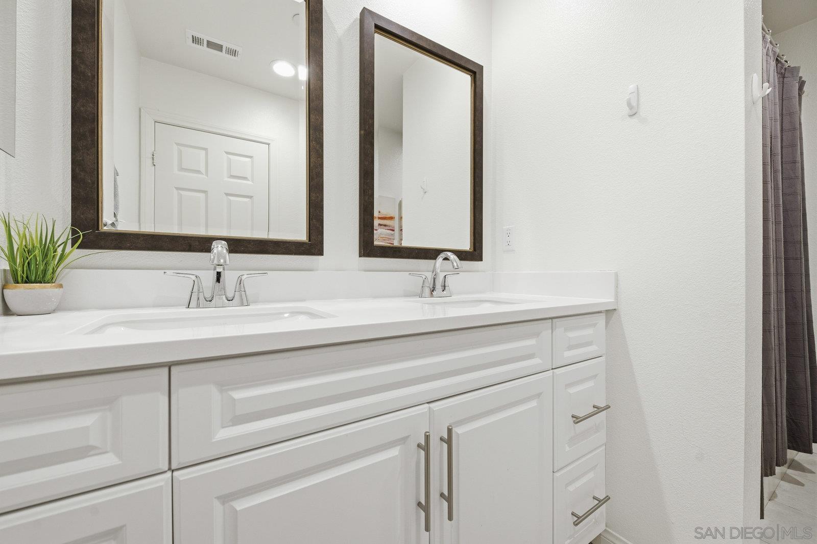 Detail Gallery Image 25 of 35 For 517  Pinedale St, Vista,  CA 92081 - 3 Beds | 2/1 Baths