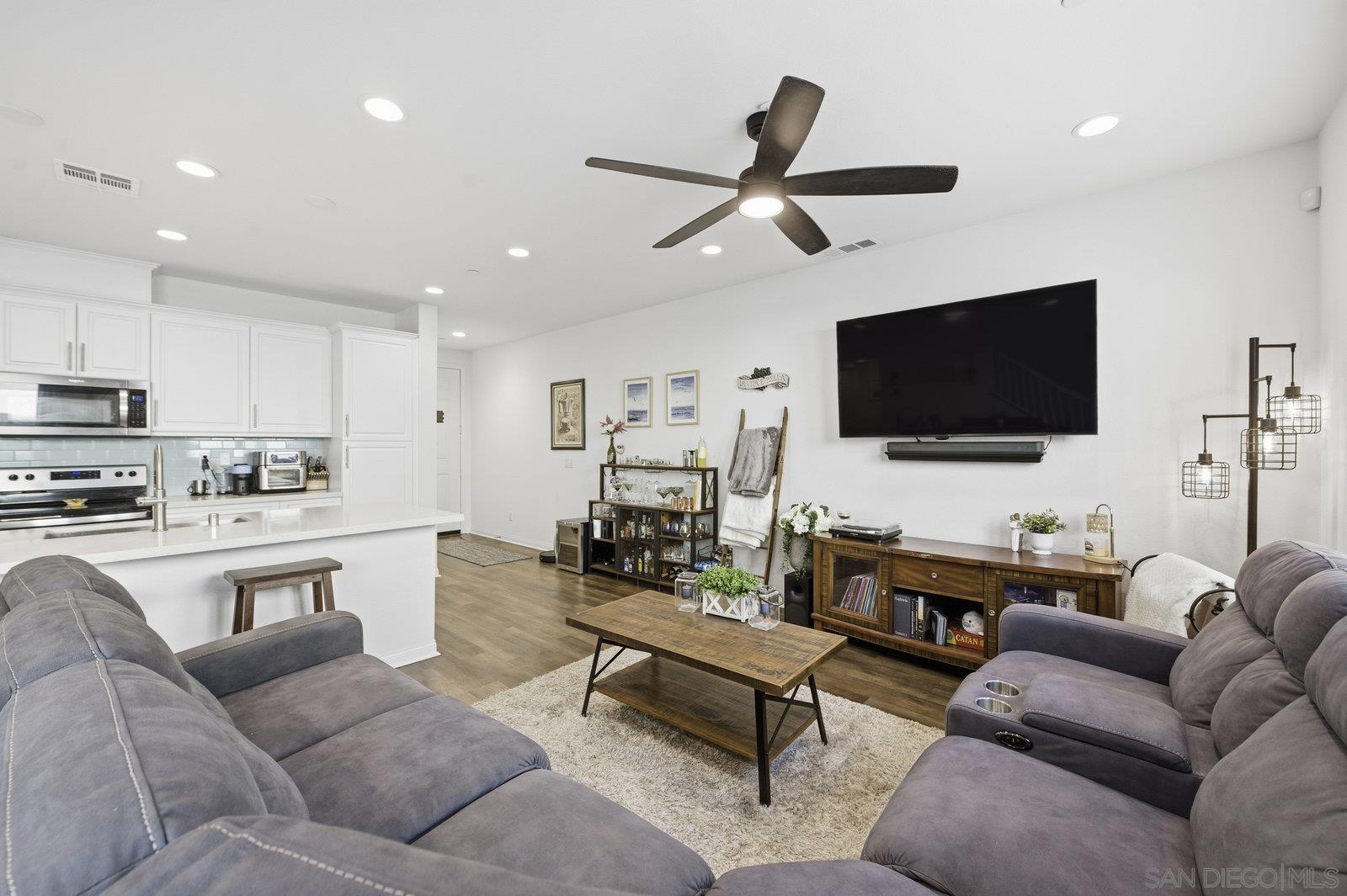 Detail Gallery Image 9 of 35 For 517  Pinedale St, Vista,  CA 92081 - 3 Beds | 2/1 Baths