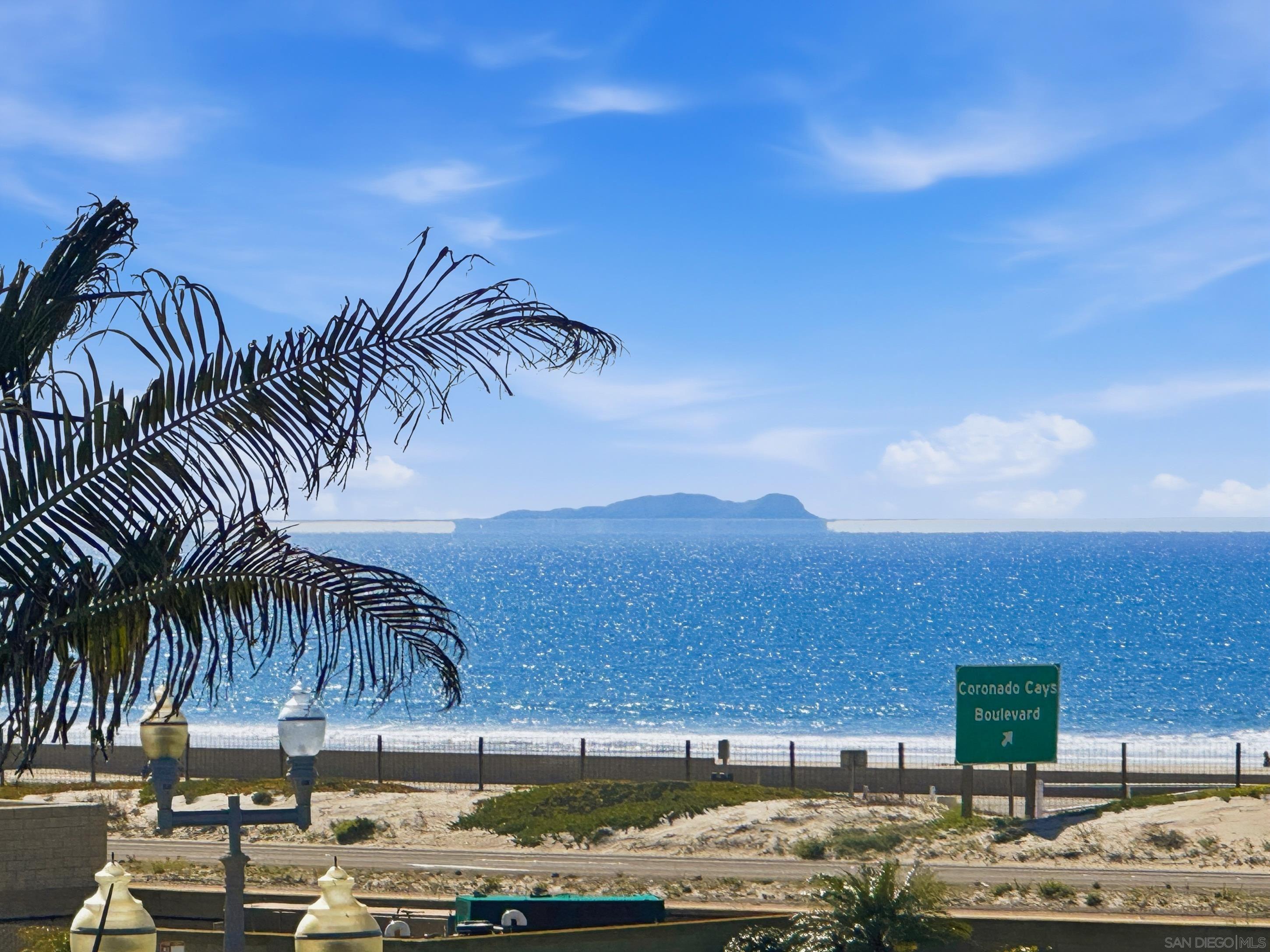 Detail Gallery Image 2 of 39 For 22  Montego Ct, Coronado,  CA 92118 - 1 Beds | 2 Baths