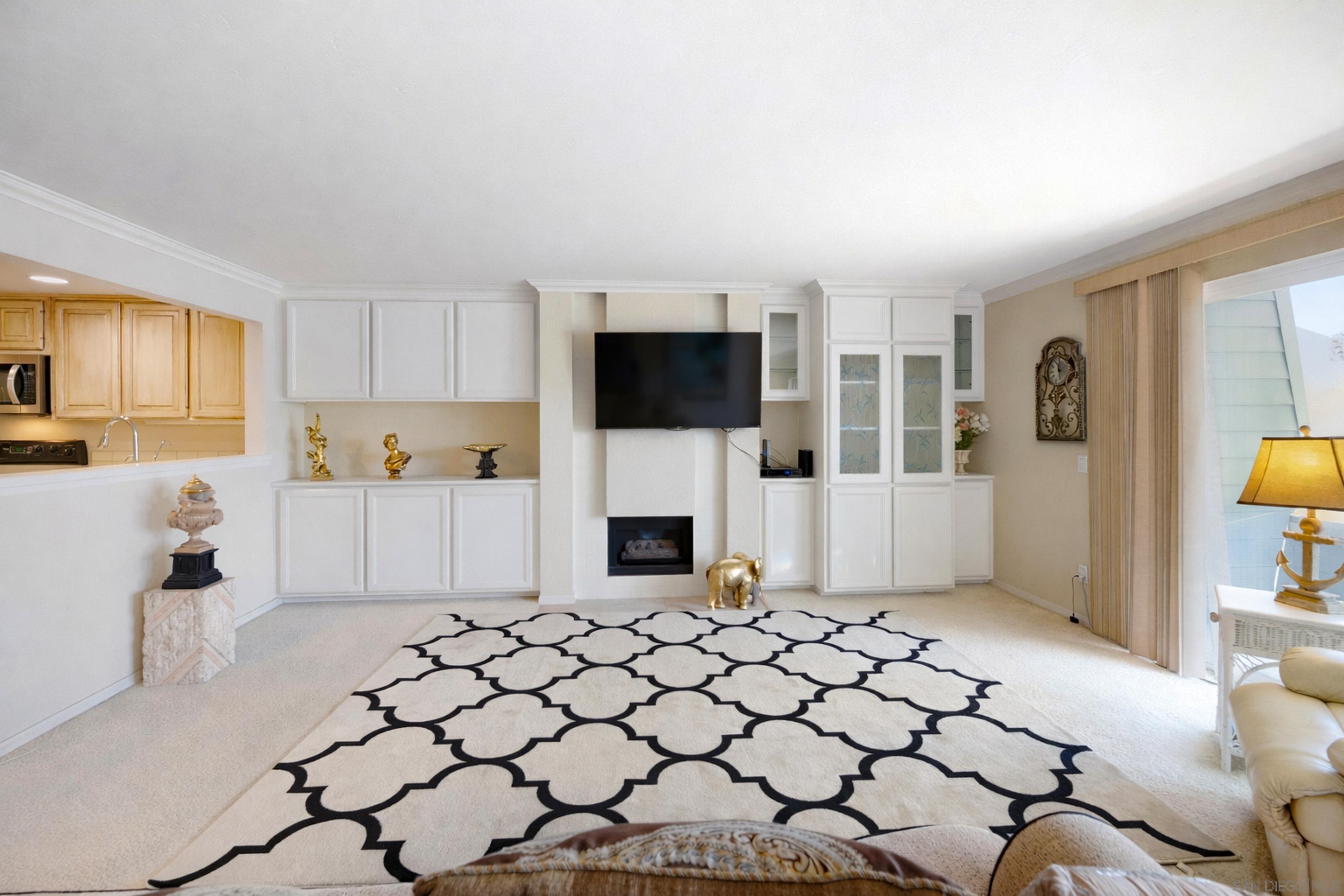 Detail Gallery Image 13 of 39 For 22  Montego Ct, Coronado,  CA 92118 - 1 Beds | 2 Baths