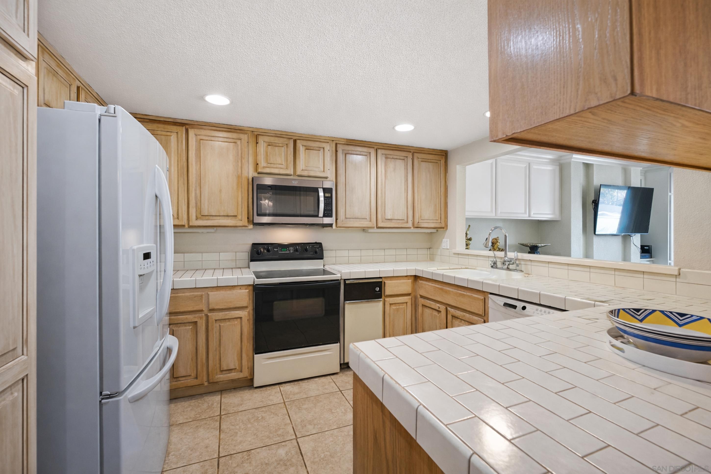 Detail Gallery Image 19 of 39 For 22  Montego Ct, Coronado,  CA 92118 - 1 Beds | 2 Baths