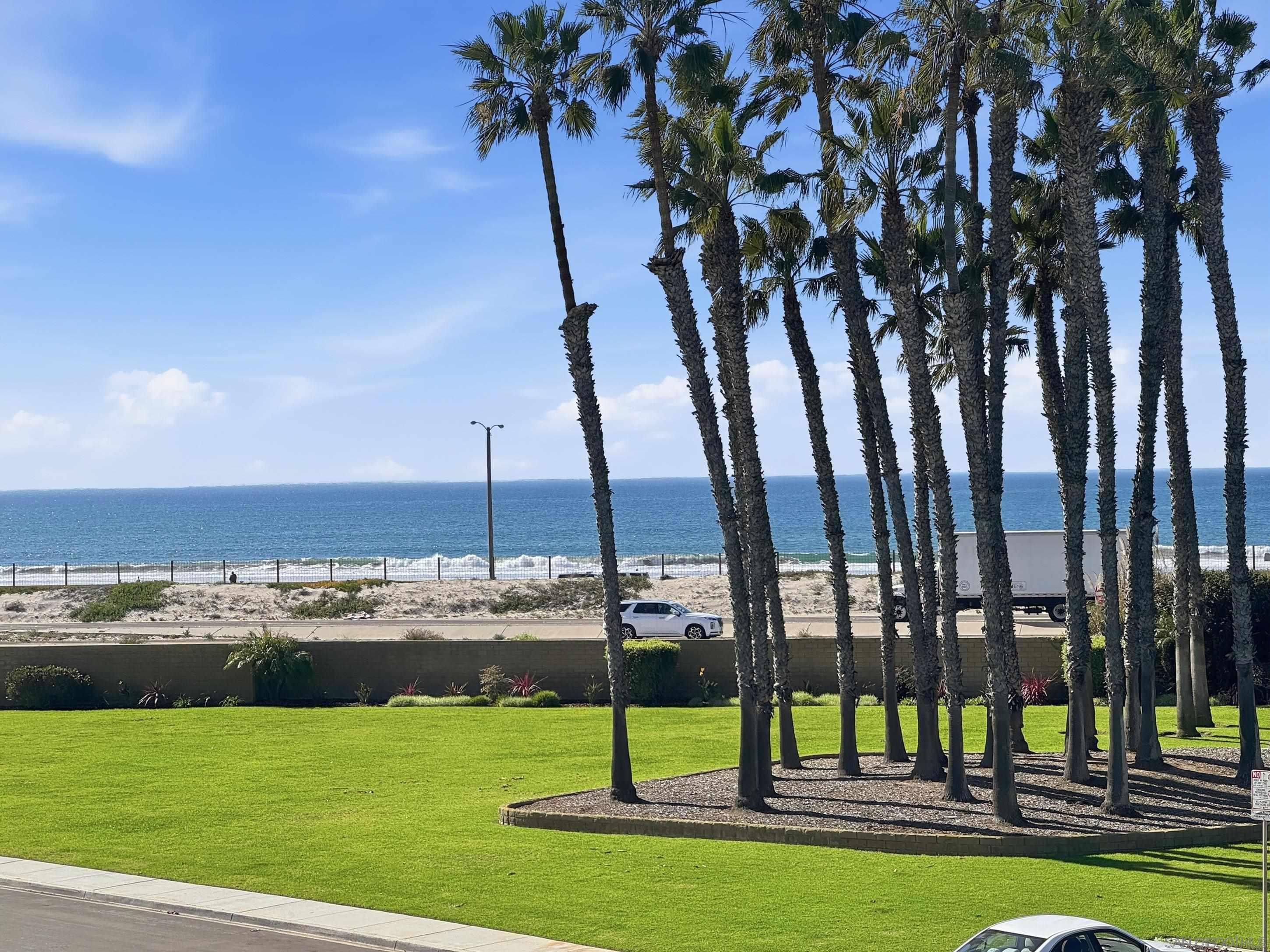 Detail Gallery Image 3 of 39 For 22  Montego Ct, Coronado,  CA 92118 - 1 Beds | 2 Baths