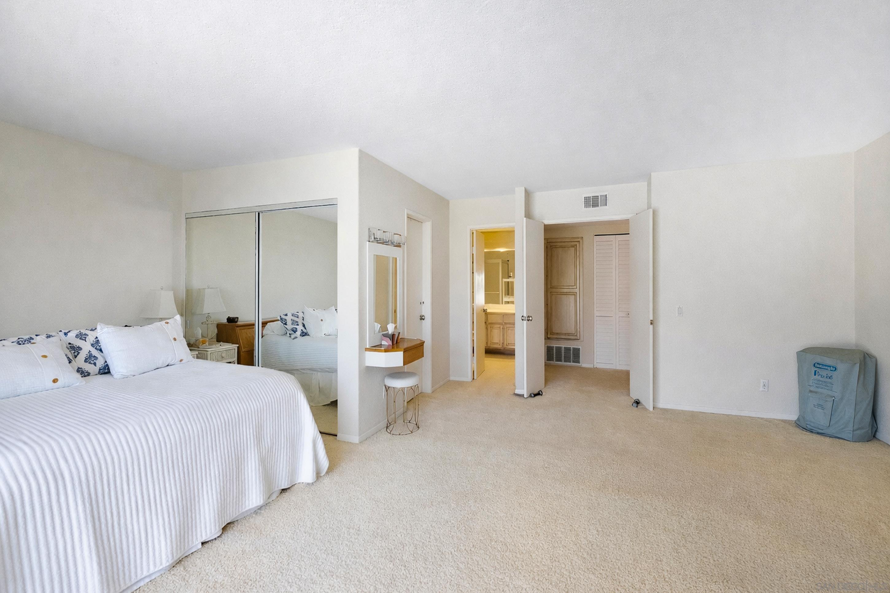 Detail Gallery Image 22 of 39 For 22  Montego Ct, Coronado,  CA 92118 - 1 Beds | 2 Baths
