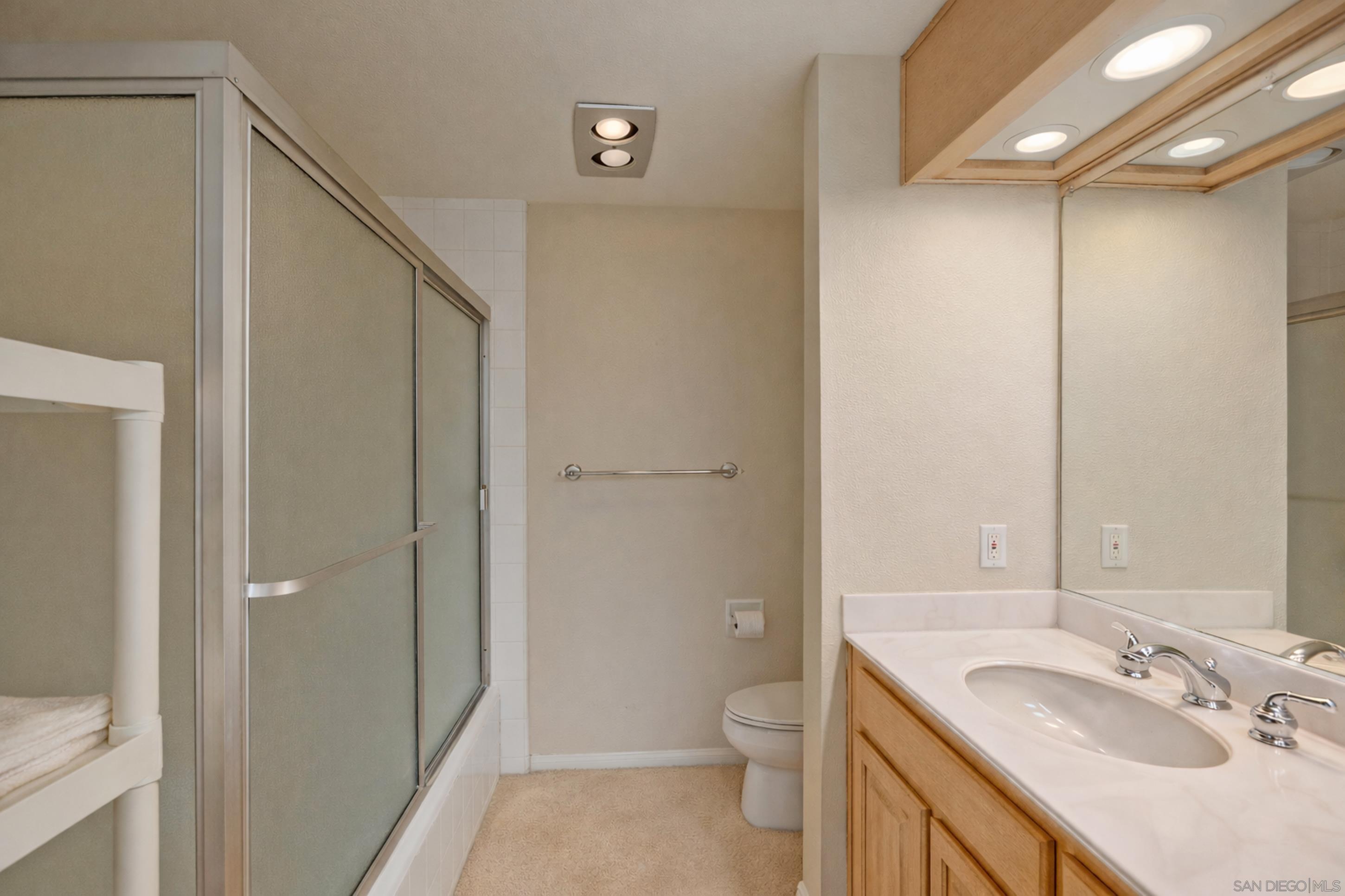 Detail Gallery Image 24 of 39 For 22  Montego Ct, Coronado,  CA 92118 - 1 Beds | 2 Baths