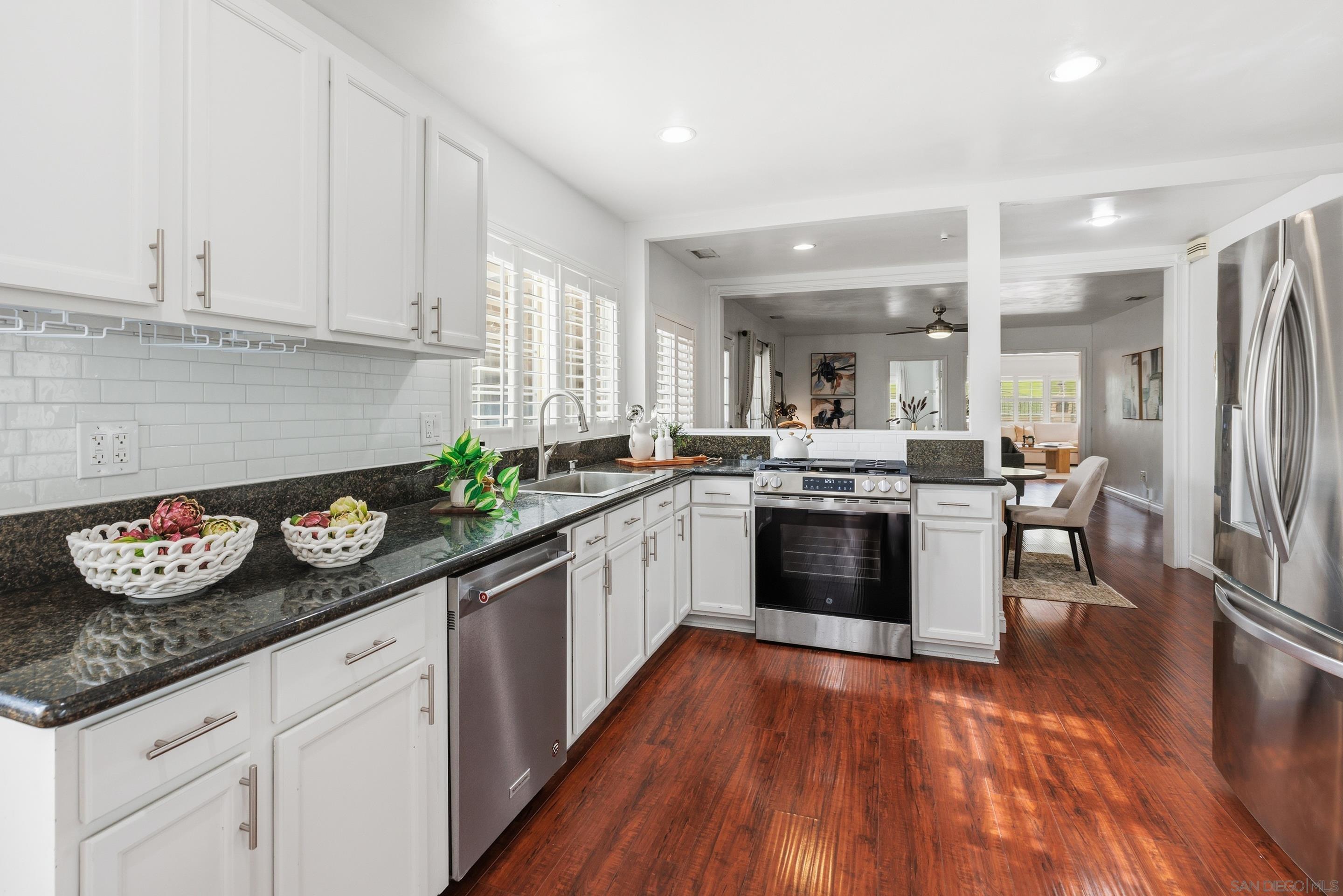 Detail Gallery Image 12 of 31 For 555 S 65th St, San Diego,  CA 92114 - 4 Beds | 2 Baths