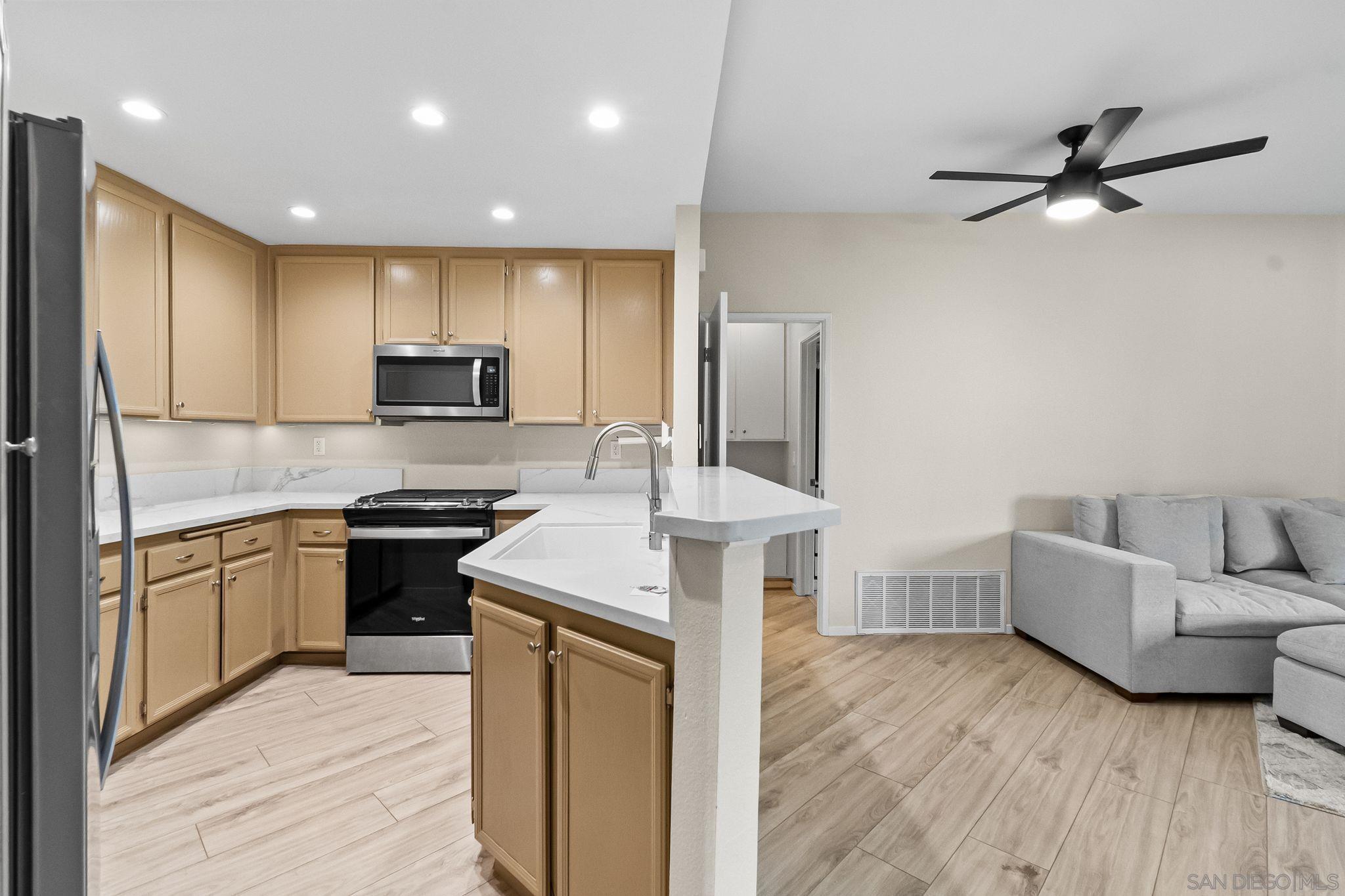 Detail Gallery Image 4 of 43 For 7358  Park View Ct.  #145,  Santee,  CA 92071 - 2 Beds | 2 Baths