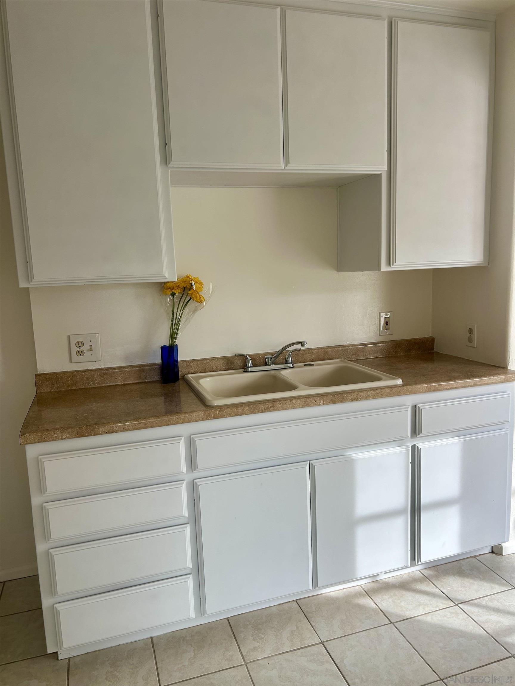 Detail Gallery Image 3 of 11 For 1042 S Coast Highway 101, Encinitas,  CA 92024 - 2 Beds | 1 Baths