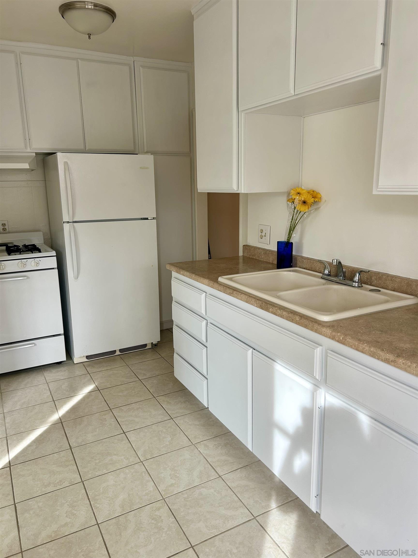 Detail Gallery Image 4 of 11 For 1042 S Coast Highway 101, Encinitas,  CA 92024 - 2 Beds | 1 Baths