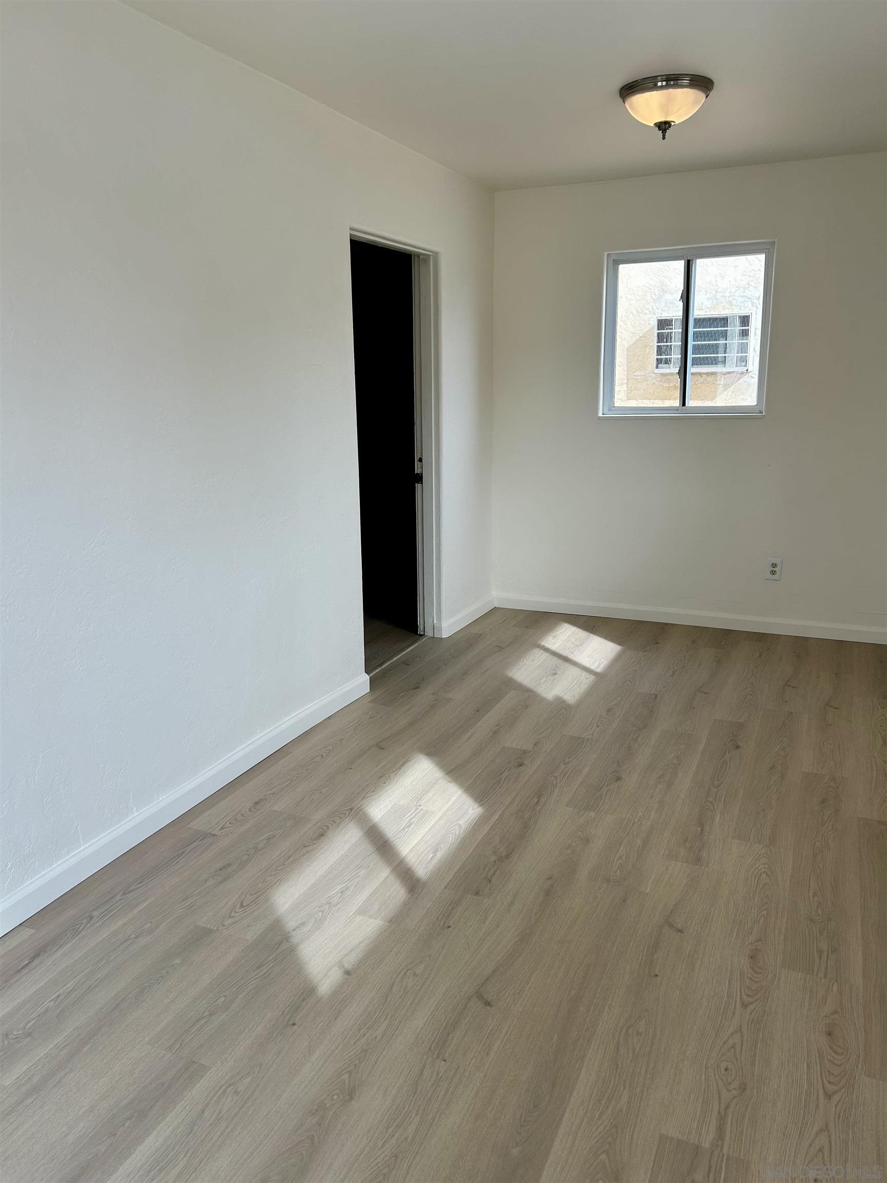 Detail Gallery Image 6 of 11 For 1042 S Coast Highway 101, Encinitas,  CA 92024 - 2 Beds | 1 Baths