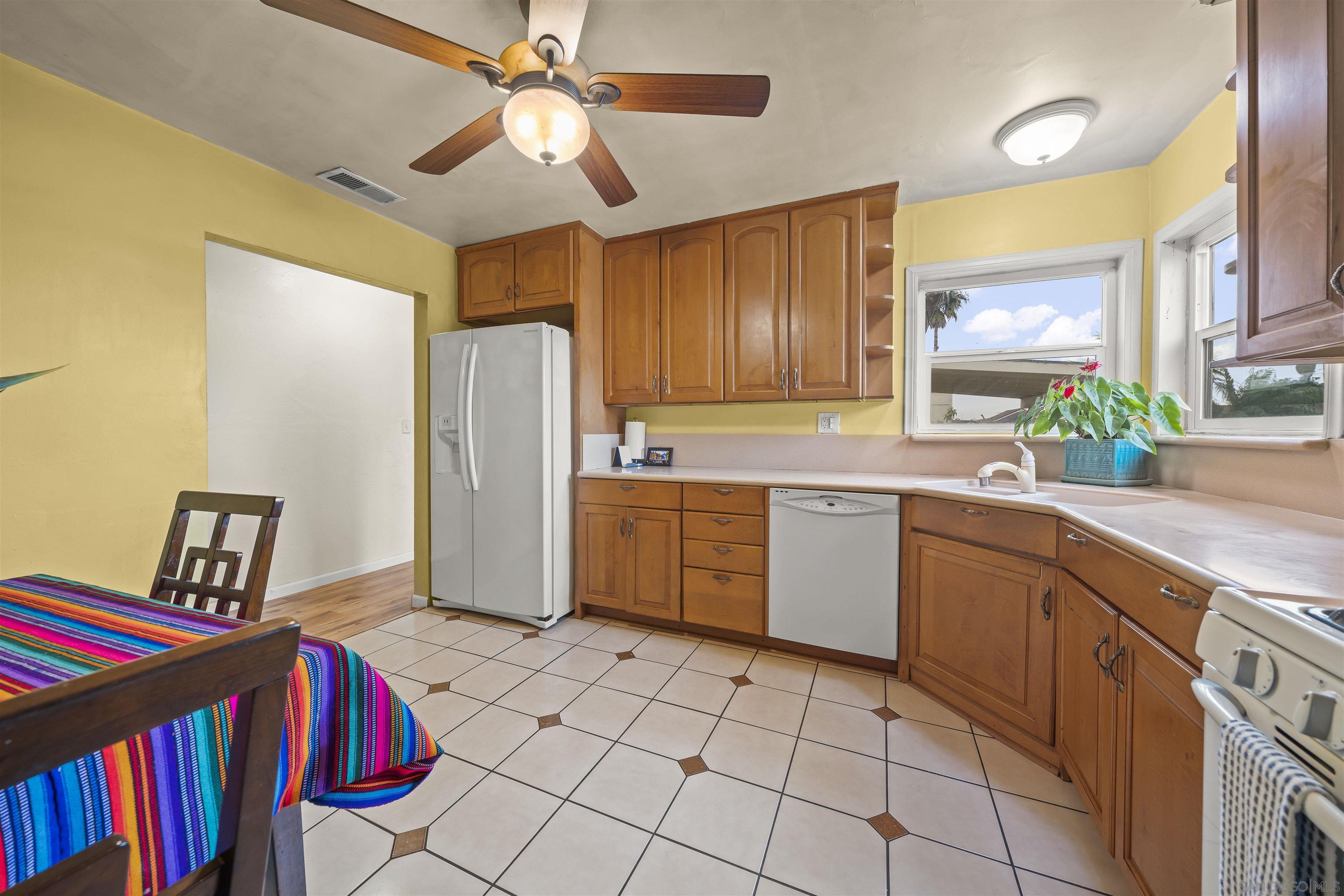 Detail Gallery Image 13 of 39 For 428  Village Dr, Chula Vista,  CA 91911 - 4 Beds | 2 Baths