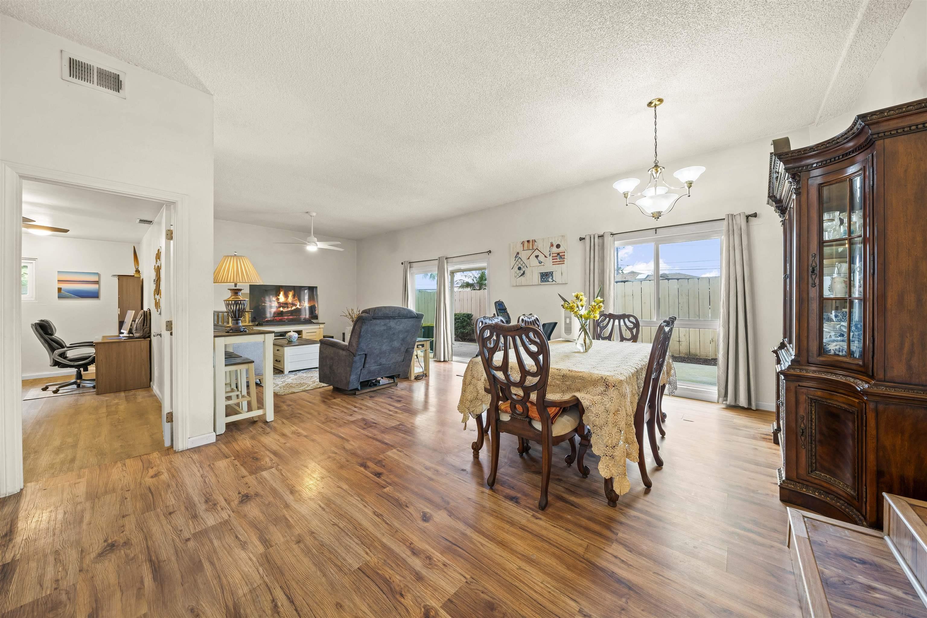 Detail Gallery Image 4 of 39 For 428  Village Dr, Chula Vista,  CA 91911 - 4 Beds | 2 Baths