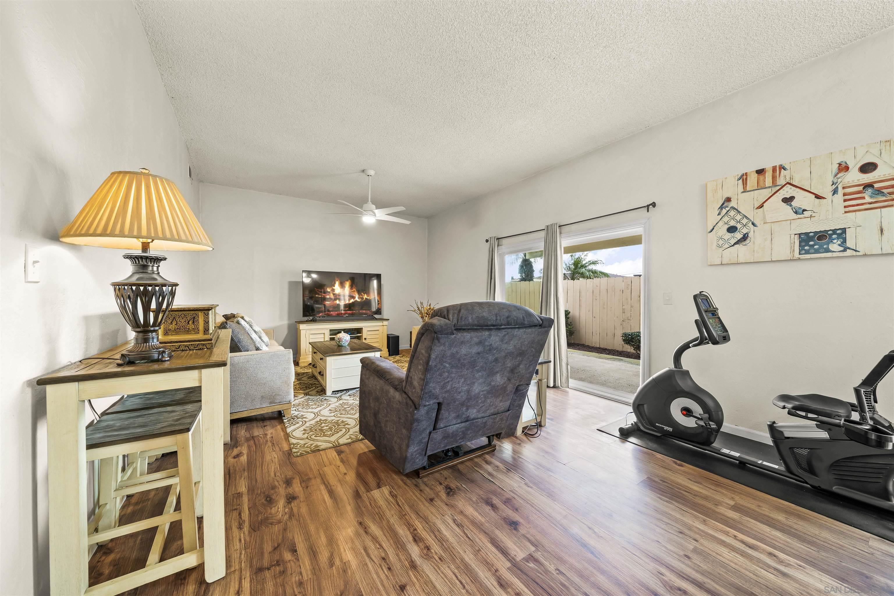 Detail Gallery Image 6 of 39 For 428  Village Dr, Chula Vista,  CA 91911 - 4 Beds | 2 Baths