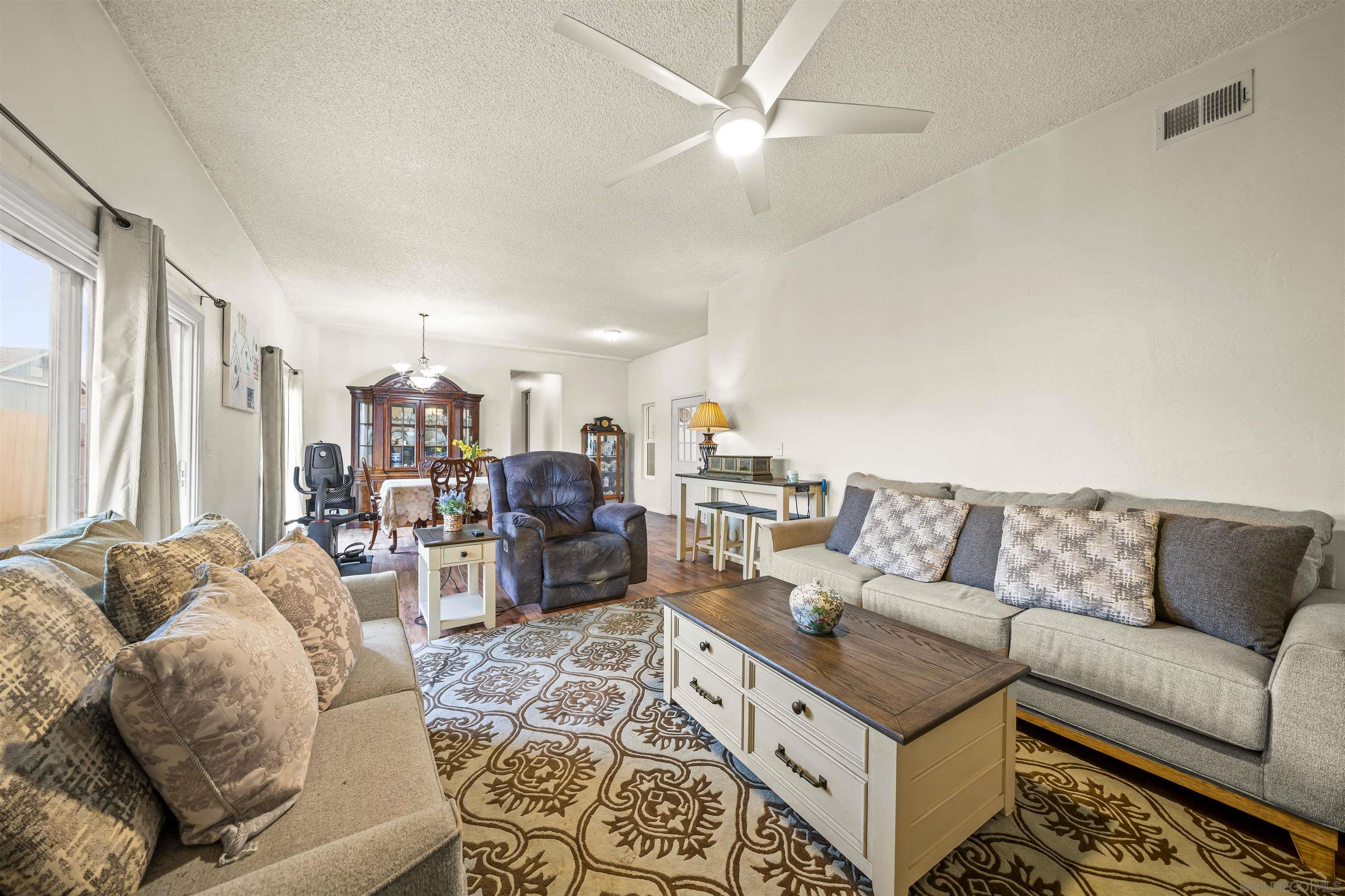 Detail Gallery Image 8 of 39 For 428  Village Dr, Chula Vista,  CA 91911 - 4 Beds | 2 Baths