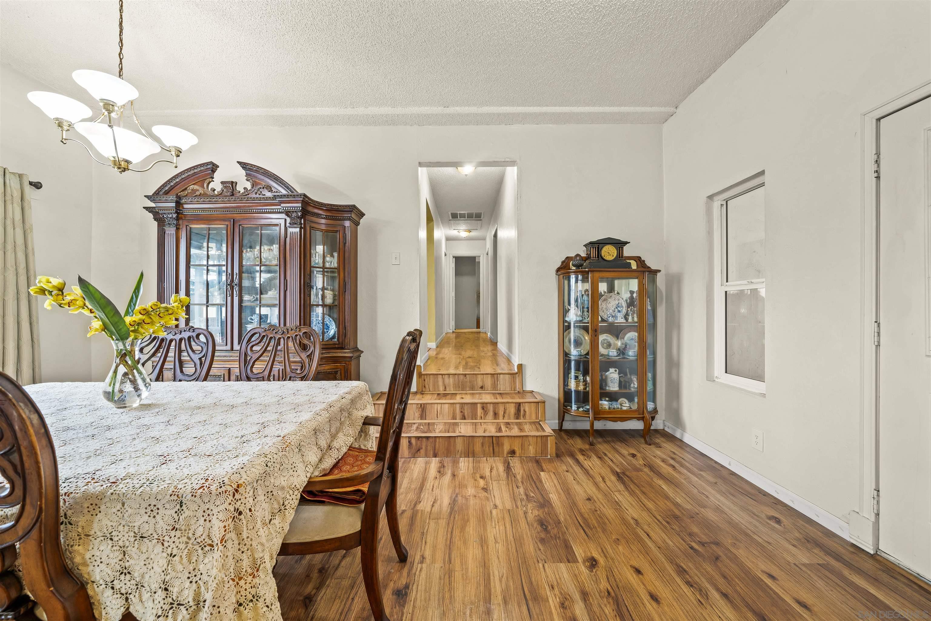 Detail Gallery Image 10 of 39 For 428  Village Dr, Chula Vista,  CA 91911 - 4 Beds | 2 Baths