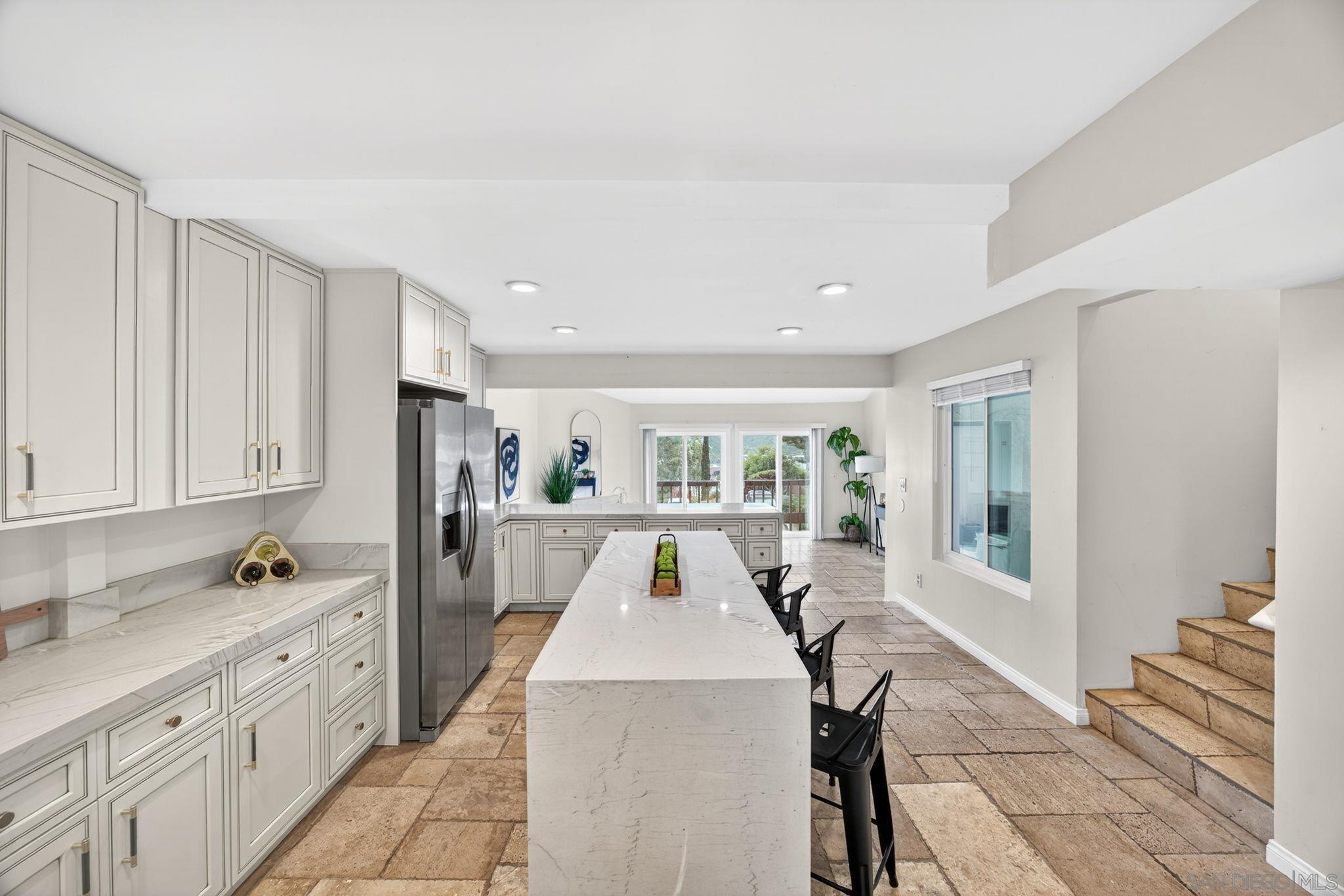 Detail Gallery Image 13 of 65 For 6992  Camino Degrazia, San Diego,  CA 92111 - 3 Beds | 3 Baths