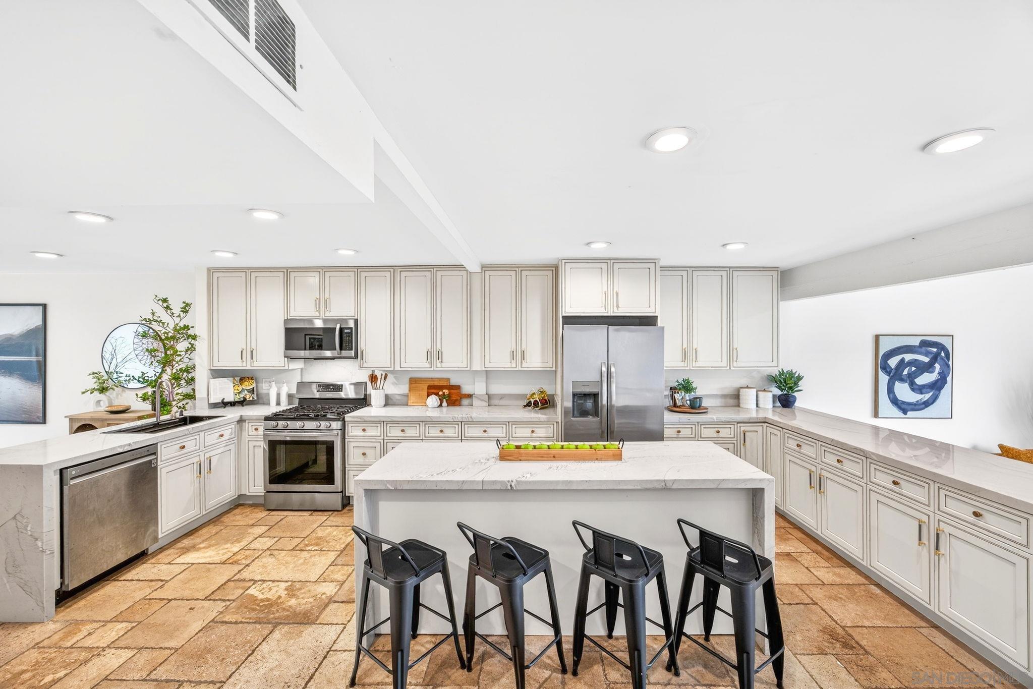 Detail Gallery Image 14 of 65 For 6992  Camino Degrazia, San Diego,  CA 92111 - 3 Beds | 3 Baths