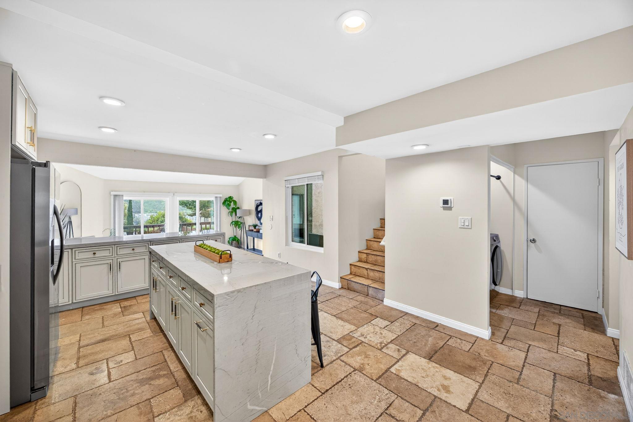 Detail Gallery Image 15 of 65 For 6992  Camino Degrazia, San Diego,  CA 92111 - 3 Beds | 3 Baths