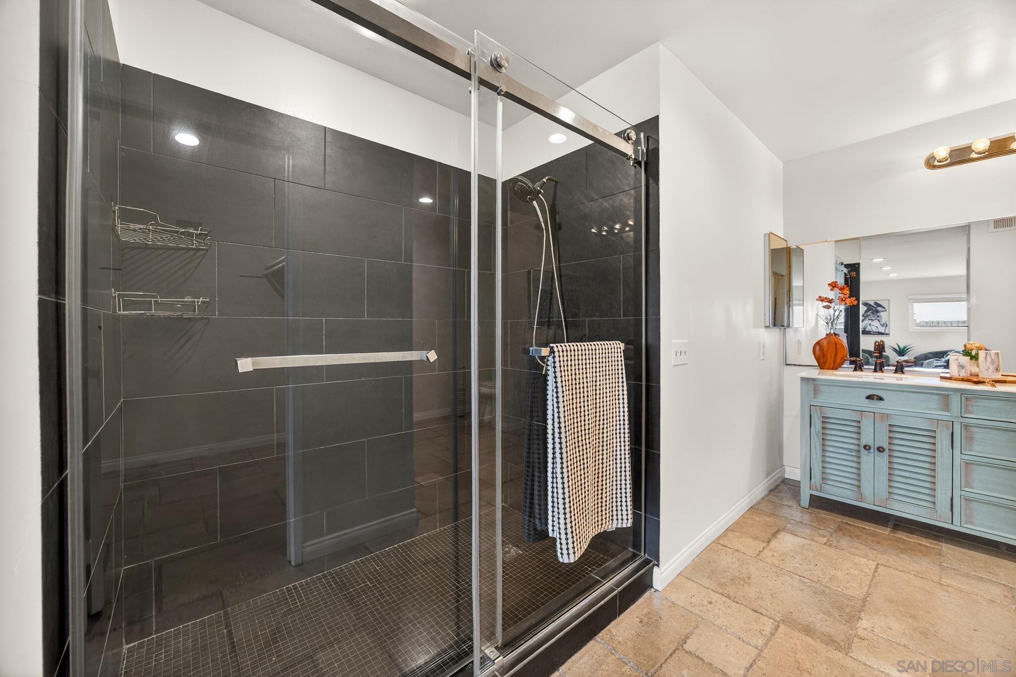 Detail Gallery Image 36 of 65 For 6992  Camino Degrazia, San Diego,  CA 92111 - 3 Beds | 3 Baths