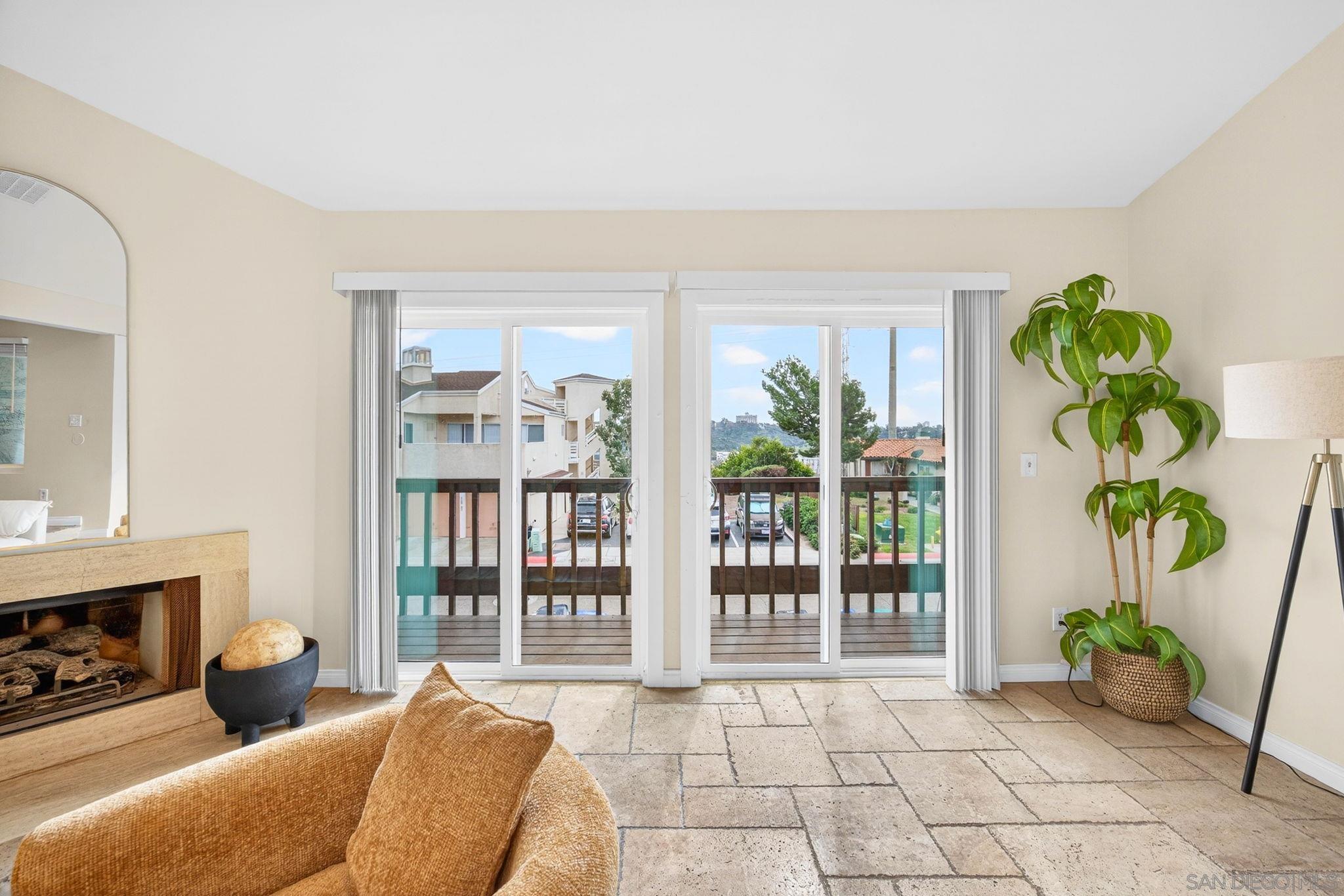 Detail Gallery Image 6 of 65 For 6992  Camino Degrazia, San Diego,  CA 92111 - 3 Beds | 3 Baths