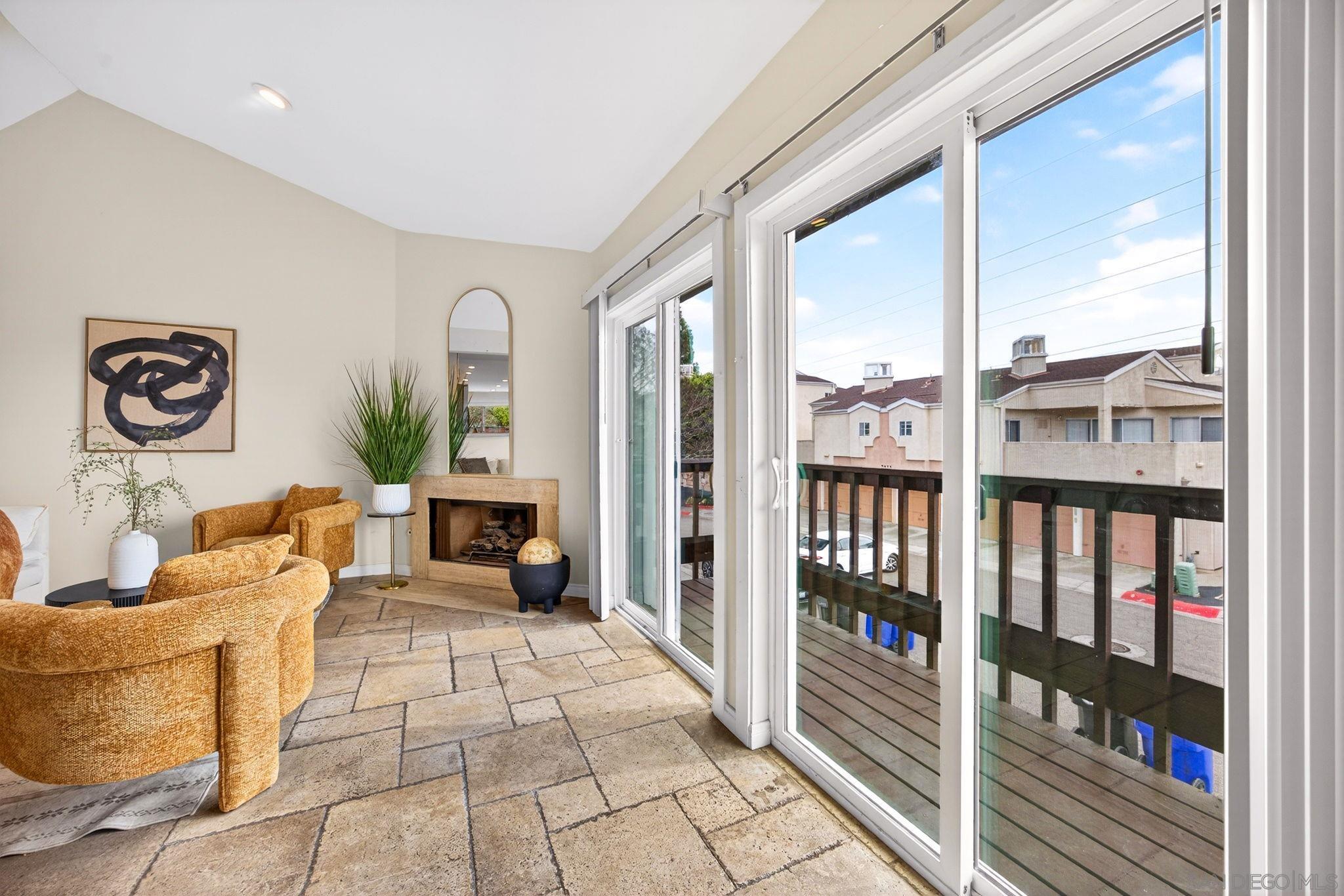 Detail Gallery Image 7 of 65 For 6992  Camino Degrazia, San Diego,  CA 92111 - 3 Beds | 3 Baths