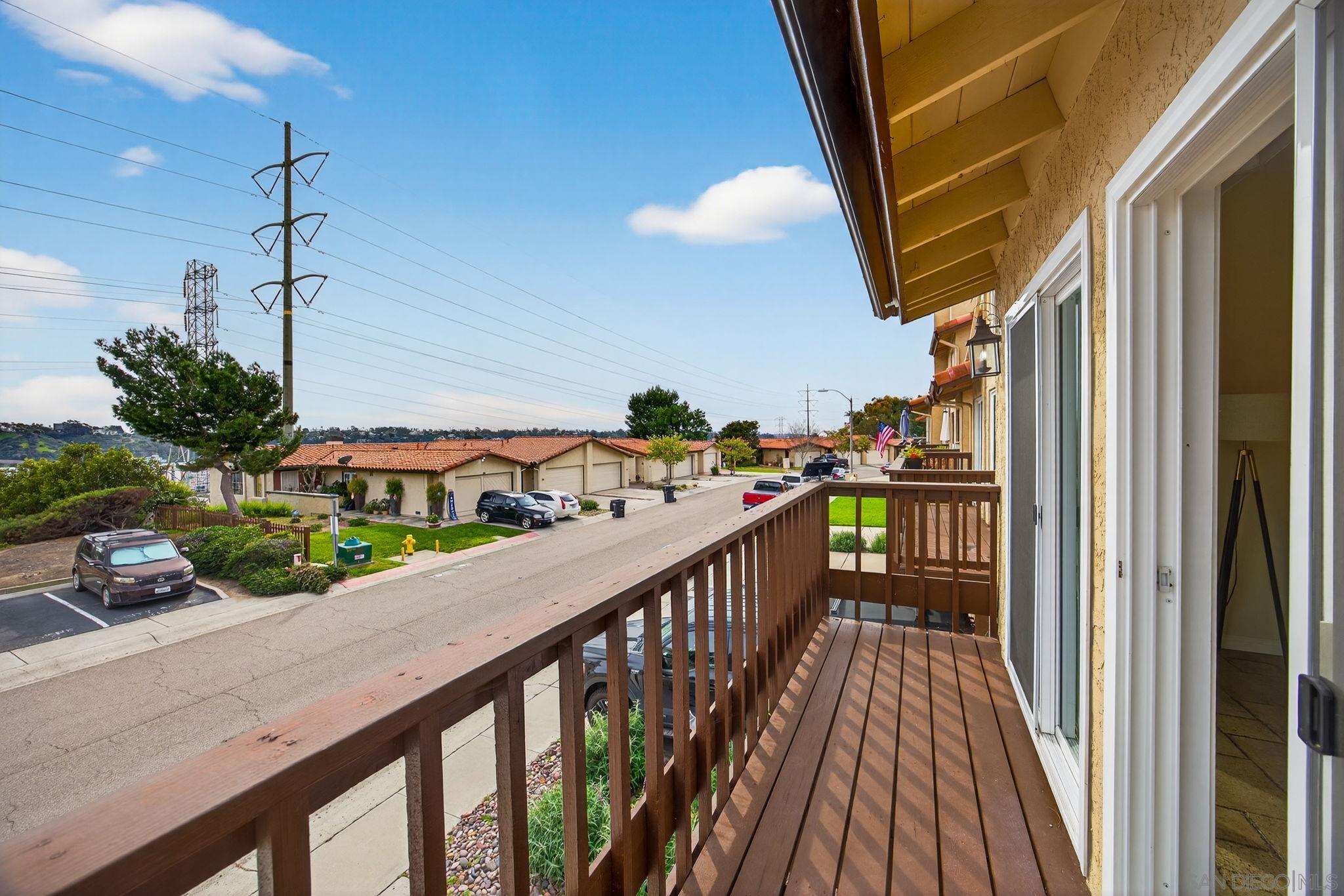 Detail Gallery Image 8 of 65 For 6992  Camino Degrazia, San Diego,  CA 92111 - 3 Beds | 3 Baths