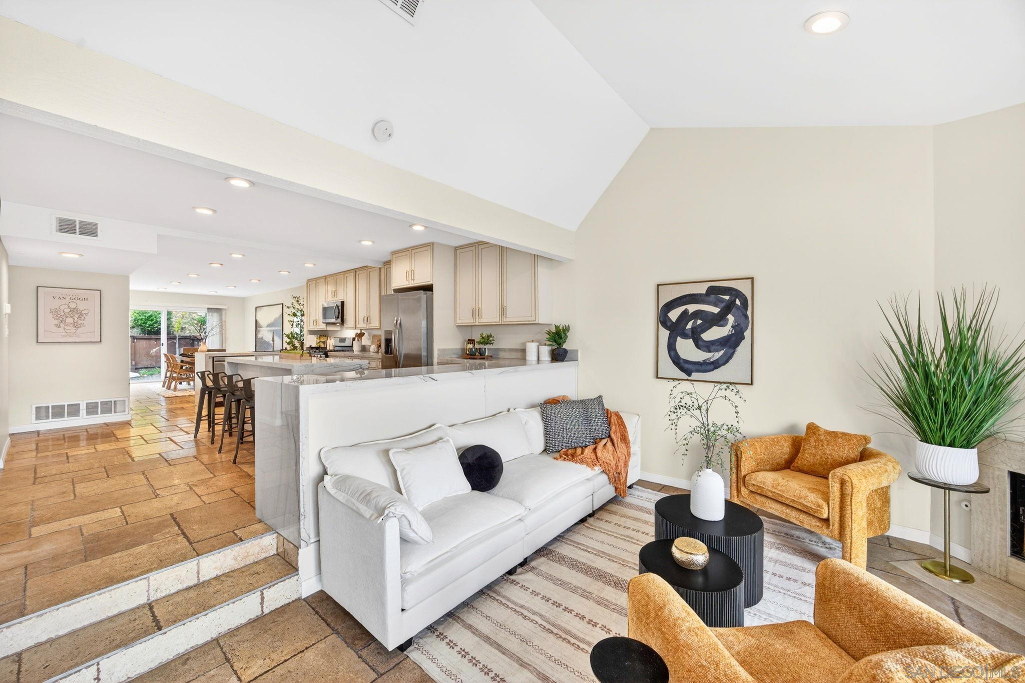 Detail Gallery Image 10 of 65 For 6992  Camino Degrazia, San Diego,  CA 92111 - 3 Beds | 3 Baths