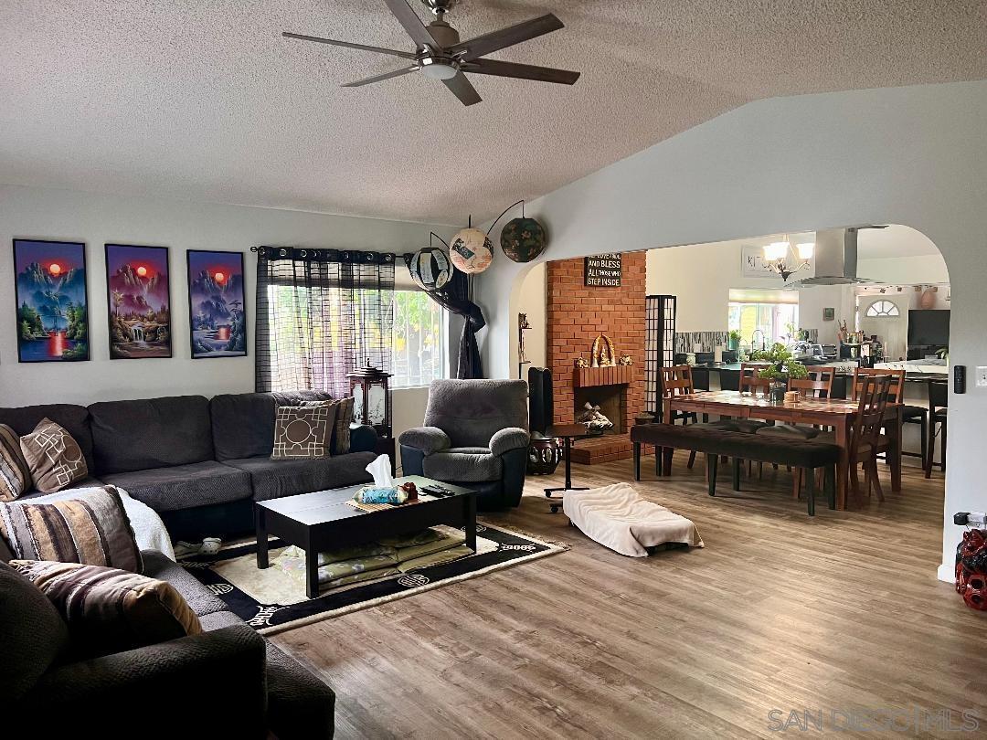 Detail Gallery Image 3 of 10 For 1374  Leaf Terrace, San Diego,  CA 92114 - 3 Beds | 2 Baths