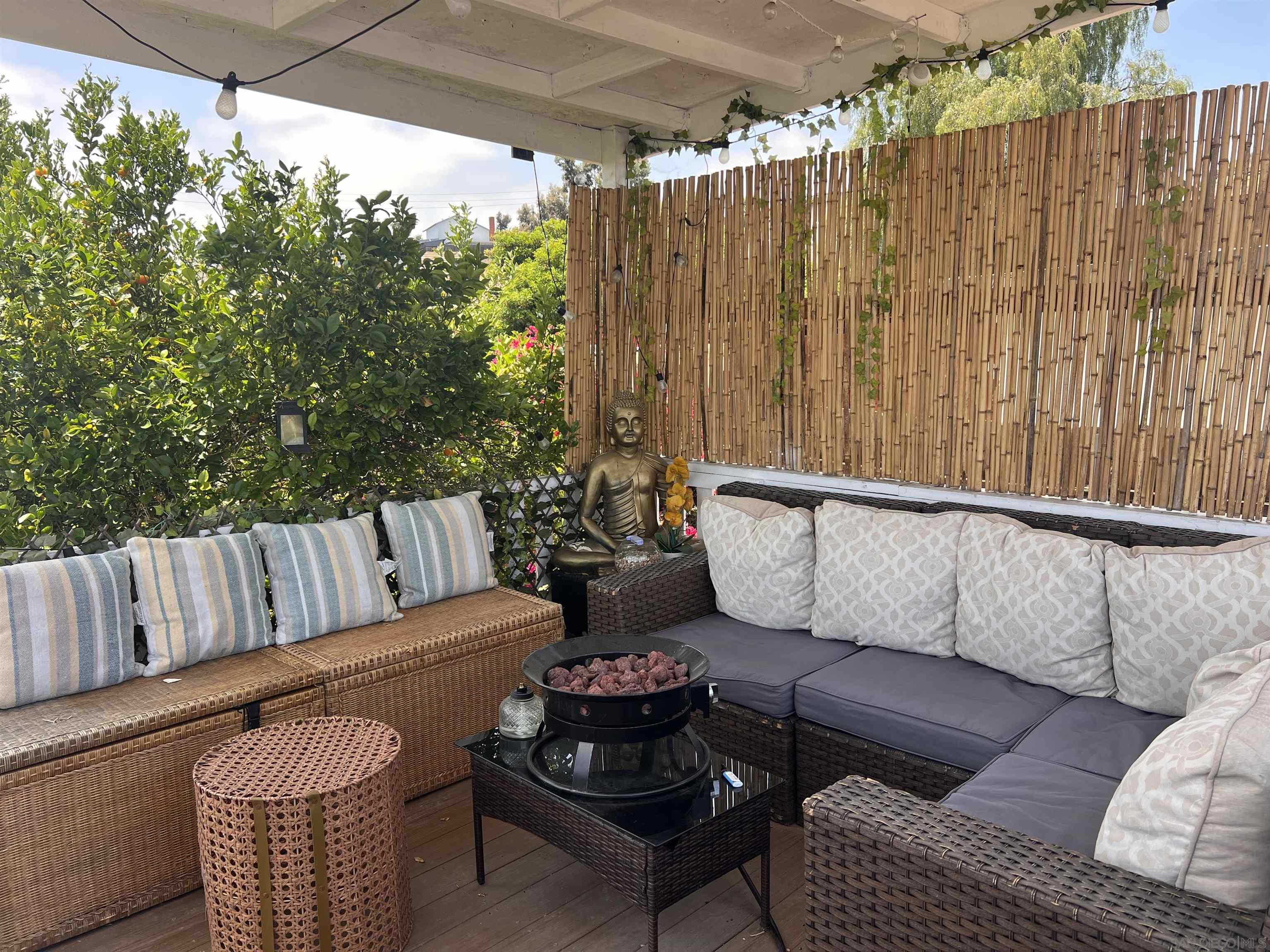 Detail Gallery Image 5 of 10 For 1374  Leaf Terrace, San Diego,  CA 92114 - 3 Beds | 2 Baths