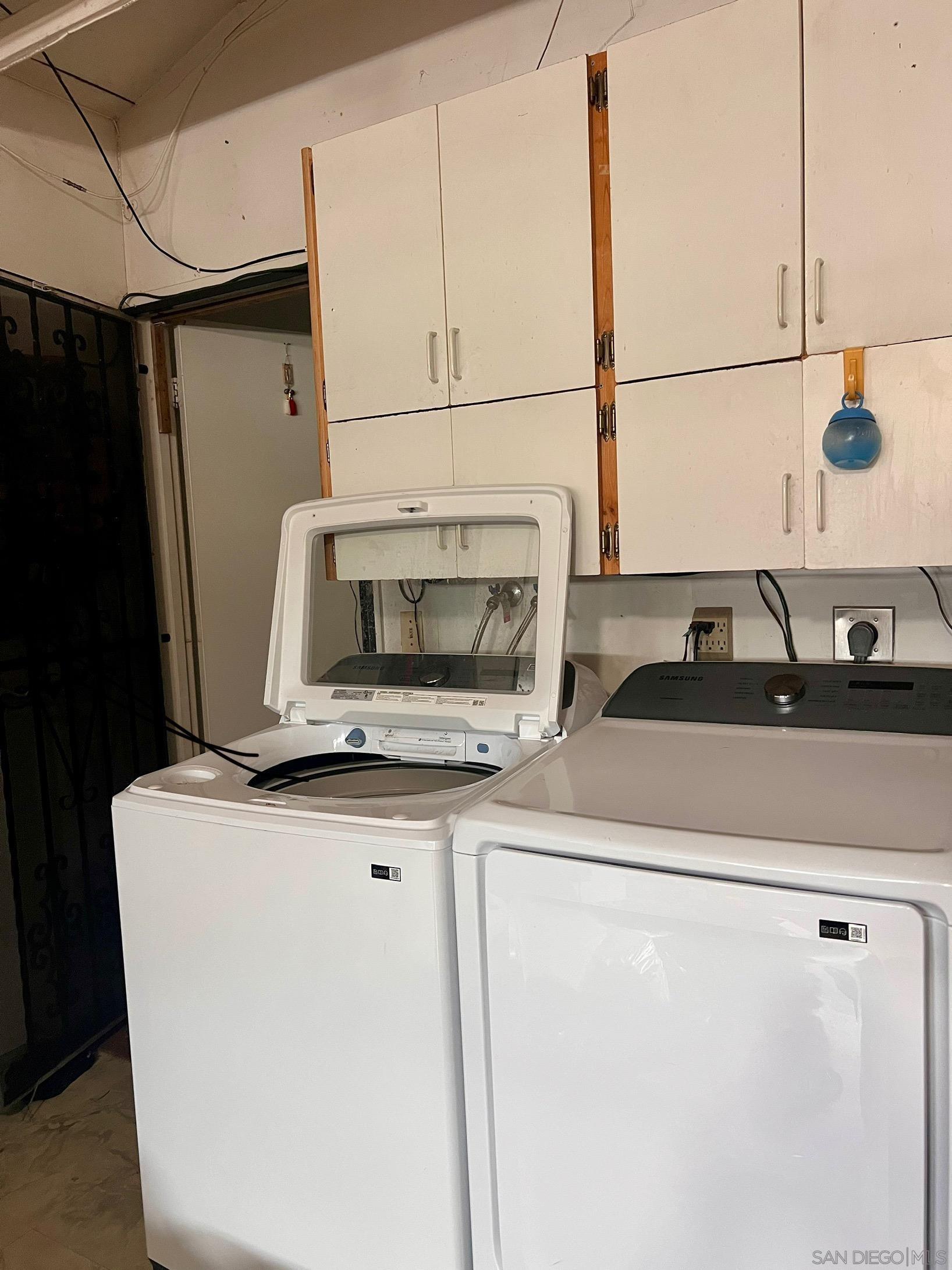 Detail Gallery Image 8 of 10 For 1374  Leaf Terrace, San Diego,  CA 92114 - 3 Beds | 2 Baths