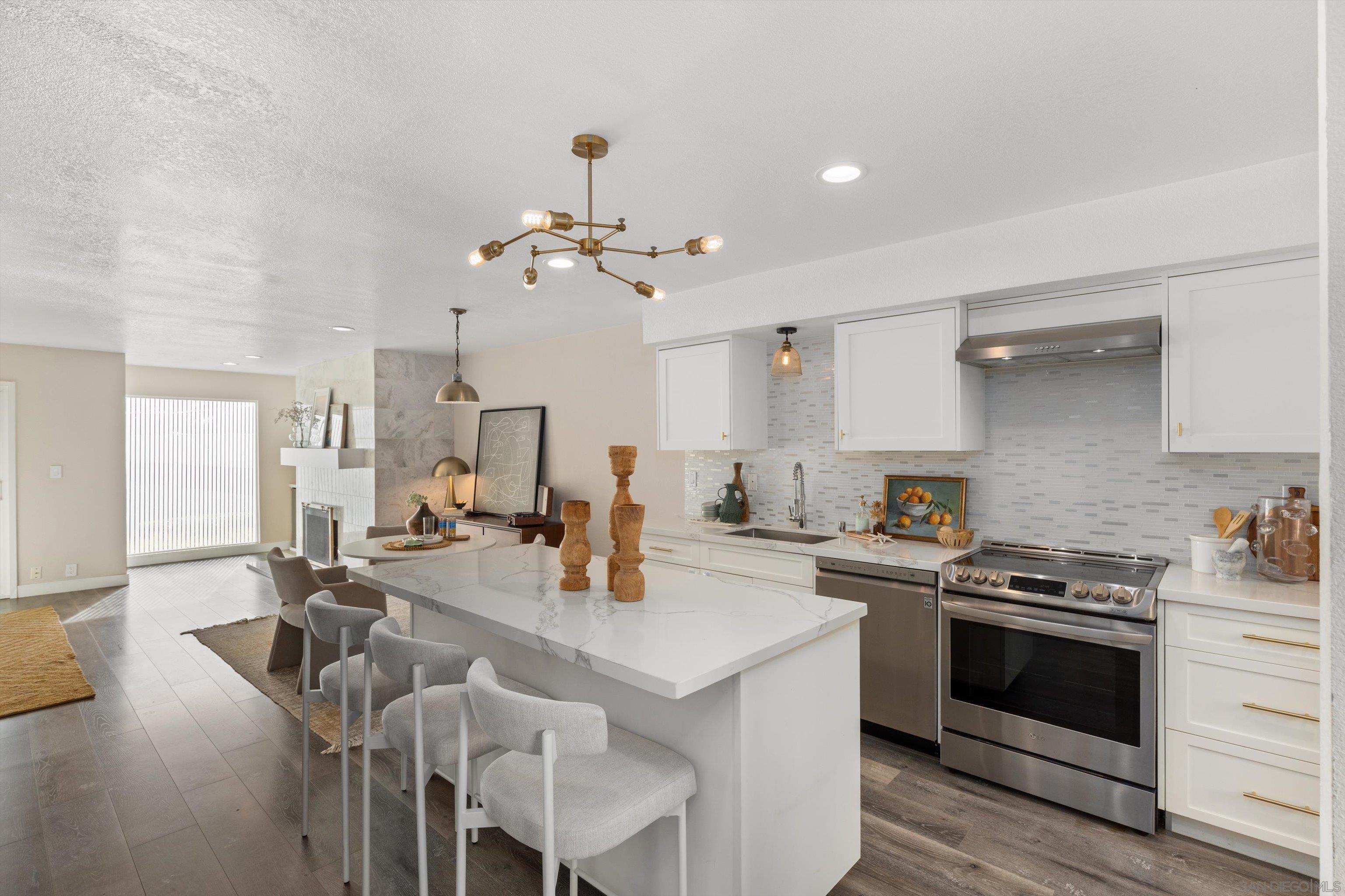 Detail Gallery Image 2 of 44 For 1913  Alga Rd  a,  Carlsbad,  CA 92009 - 2 Beds | 2/1 Baths