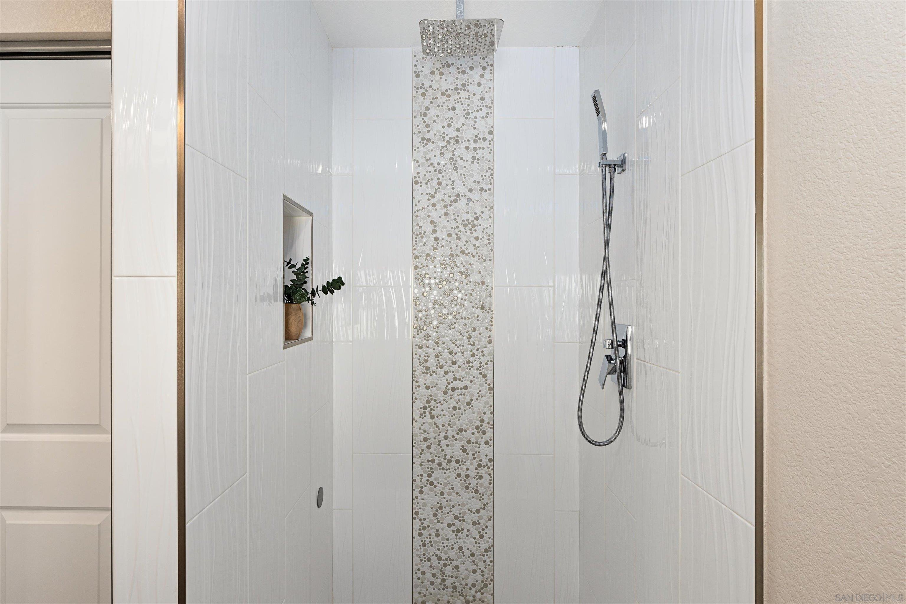 Detail Gallery Image 22 of 44 For 1913  Alga Rd  a,  Carlsbad,  CA 92009 - 2 Beds | 2/1 Baths