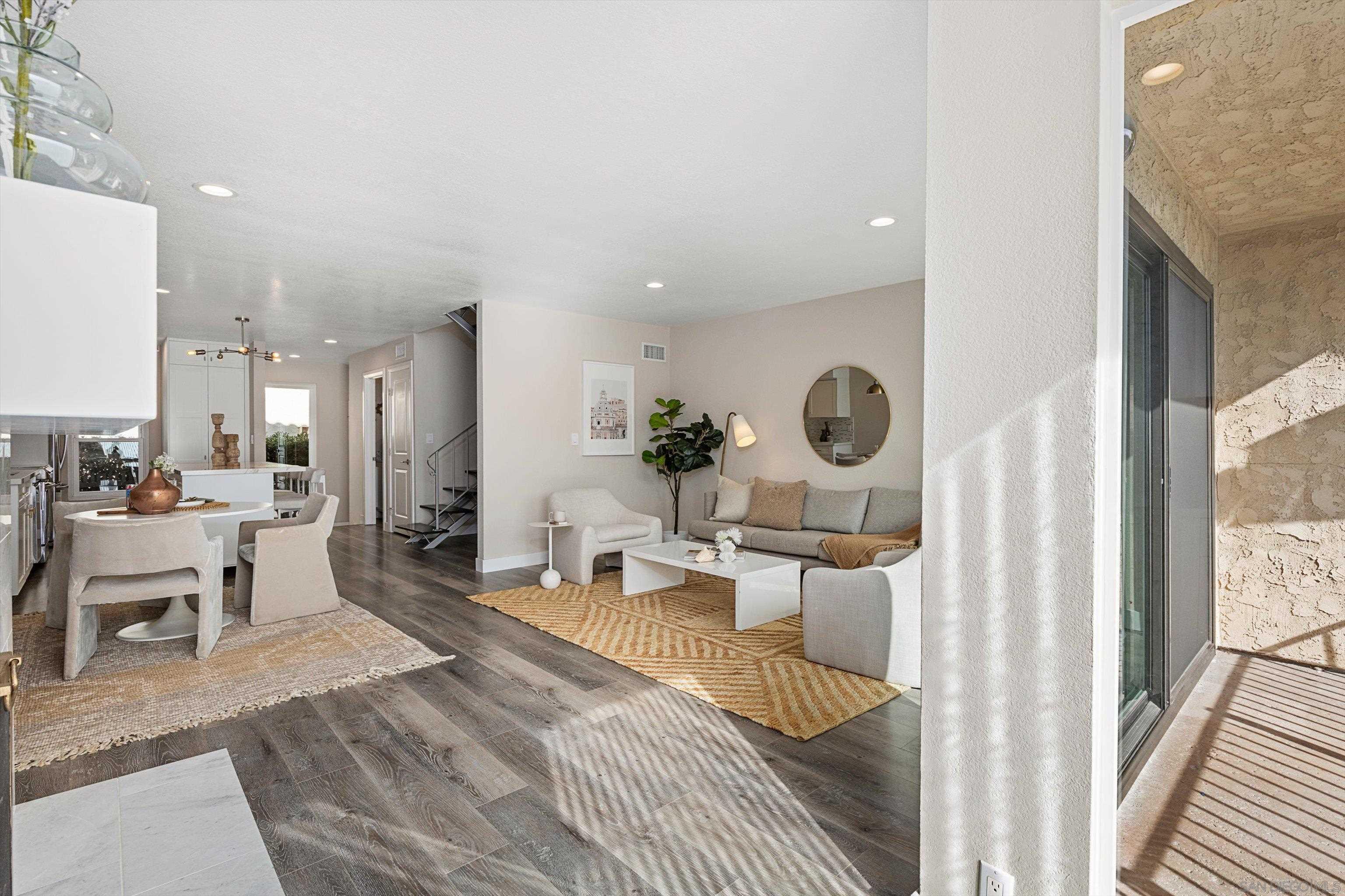 Detail Gallery Image 7 of 44 For 1913  Alga Rd  a,  Carlsbad,  CA 92009 - 2 Beds | 2/1 Baths