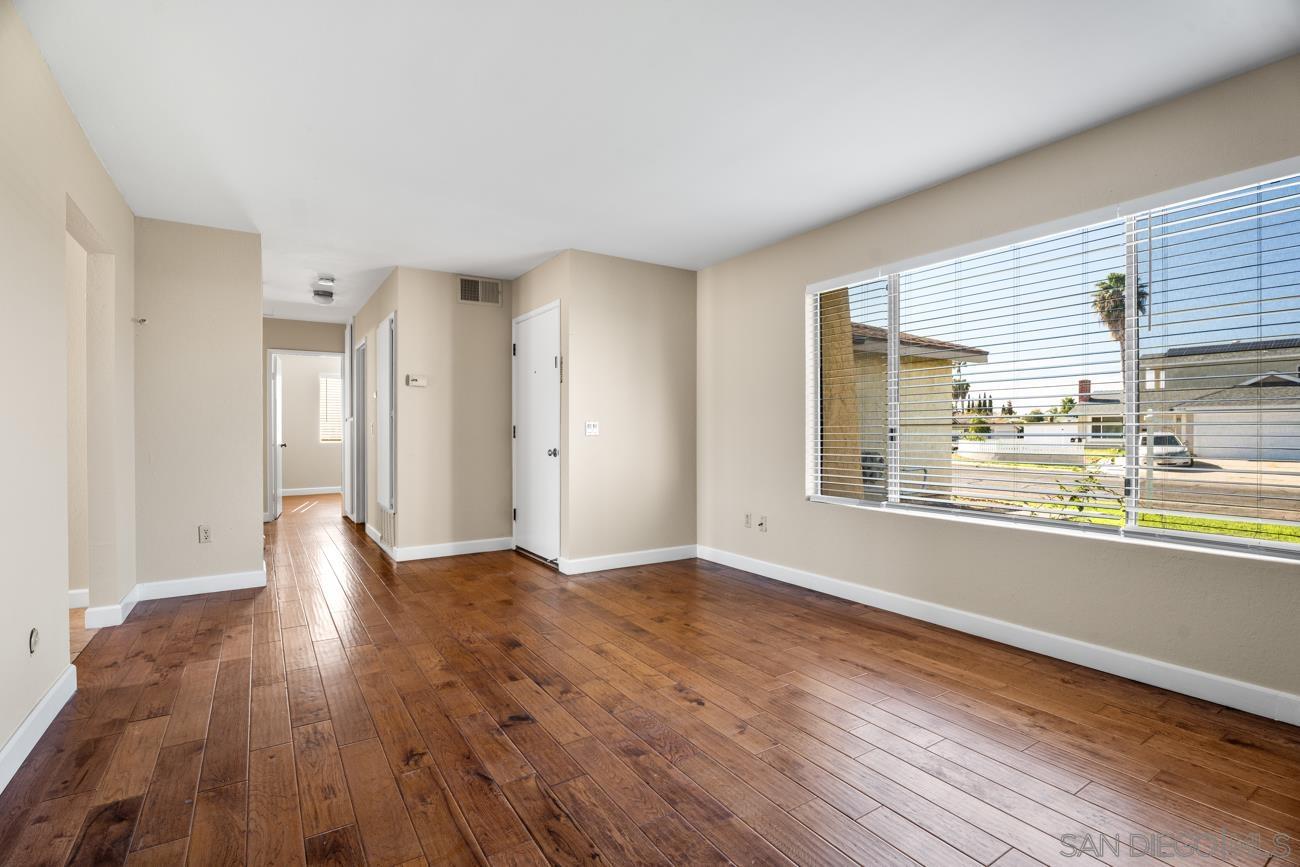 Detail Gallery Image 5 of 26 For 11231  Pegasus Ave, San Diego,  CA 92126 - 3 Beds | 2 Baths