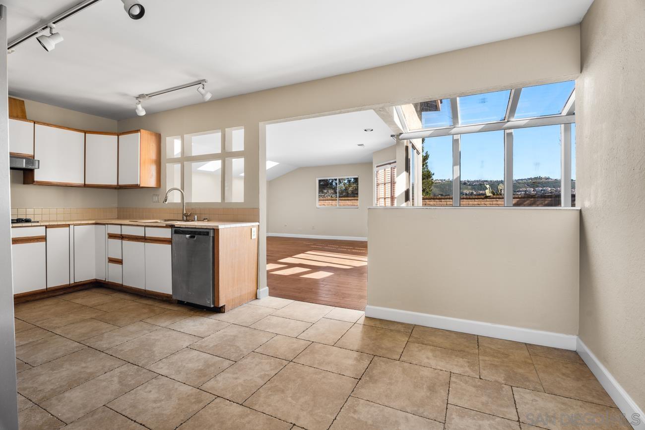 Detail Gallery Image 6 of 26 For 11231  Pegasus Ave, San Diego,  CA 92126 - 3 Beds | 2 Baths