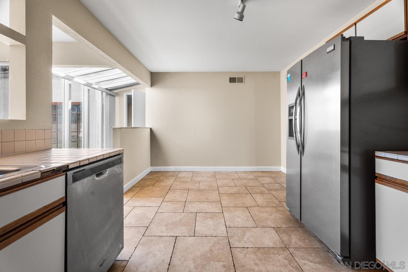 Detail Gallery Image 8 of 26 For 11231  Pegasus Ave, San Diego,  CA 92126 - 3 Beds | 2 Baths