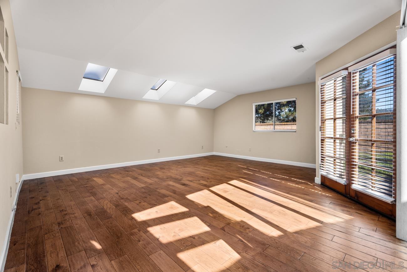 Detail Gallery Image 9 of 26 For 11231  Pegasus Ave, San Diego,  CA 92126 - 3 Beds | 2 Baths