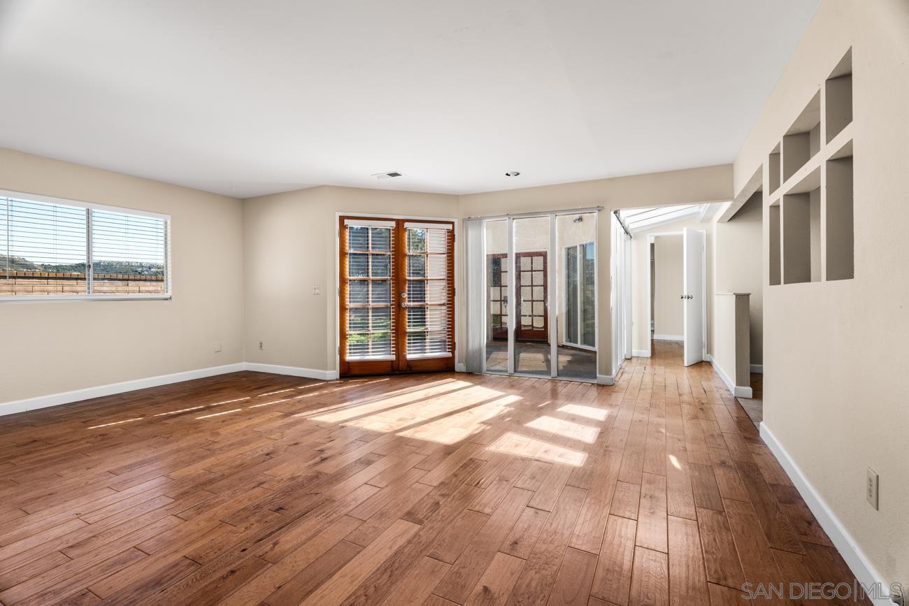 Detail Gallery Image 10 of 26 For 11231  Pegasus Ave, San Diego,  CA 92126 - 3 Beds | 2 Baths