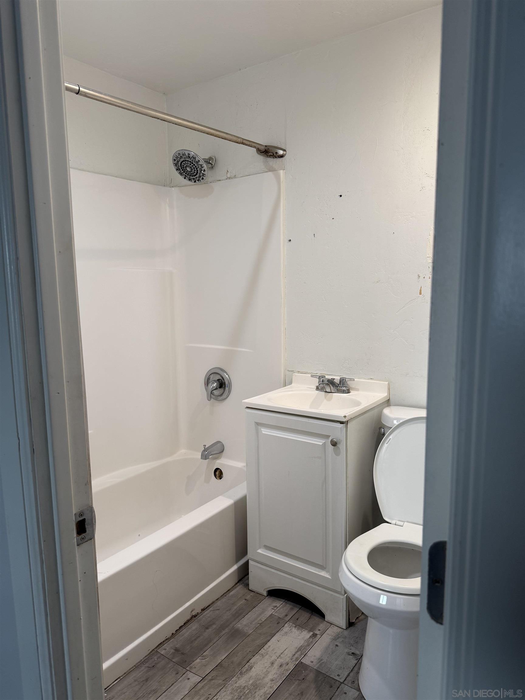 Detail Gallery Image 8 of 9 For 4162  Delta St, San Diego,  CA 92113 - 5 Beds | 2 Baths