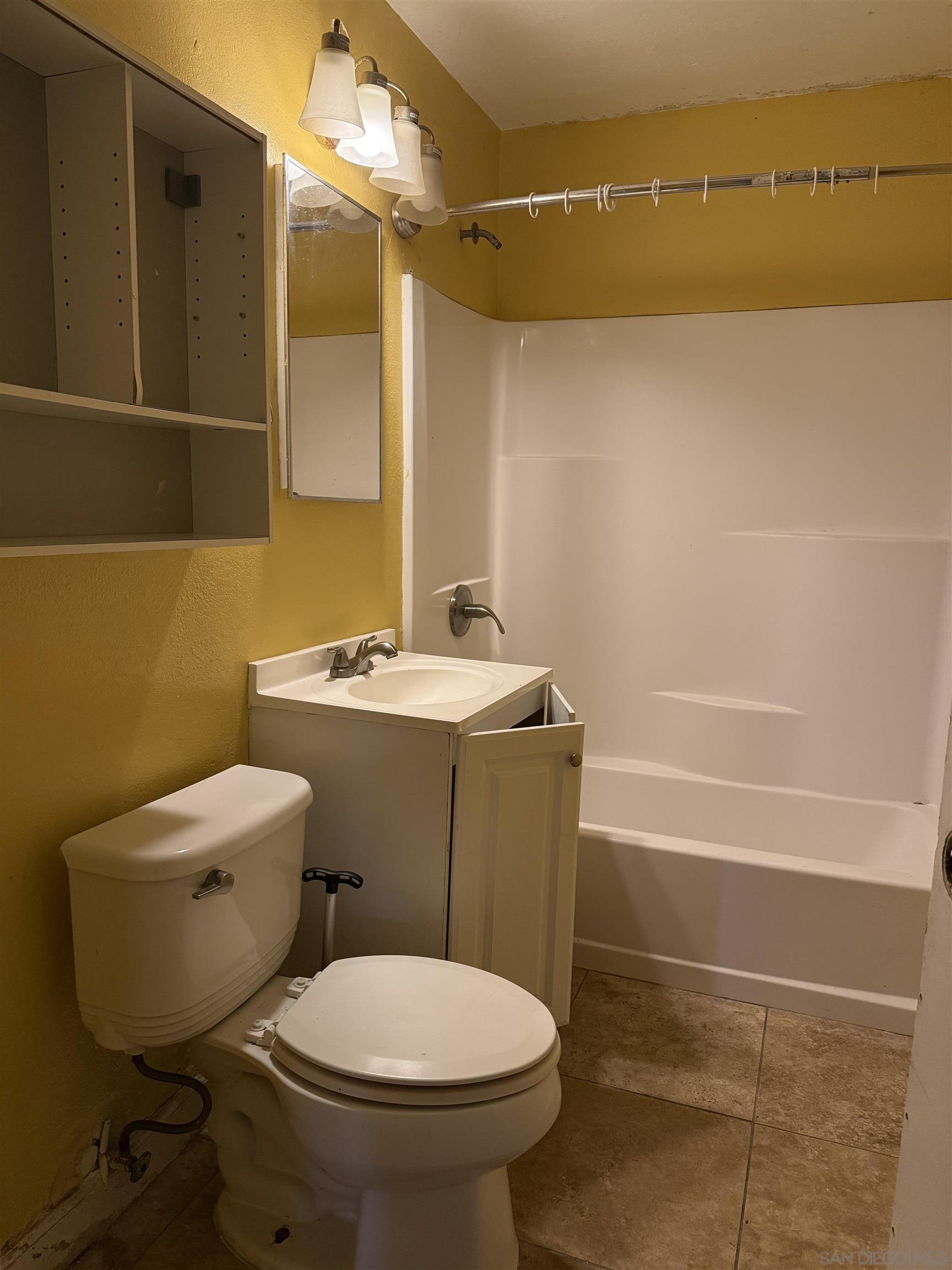 Detail Gallery Image 9 of 9 For 4162  Delta St, San Diego,  CA 92113 - 5 Beds | 2 Baths