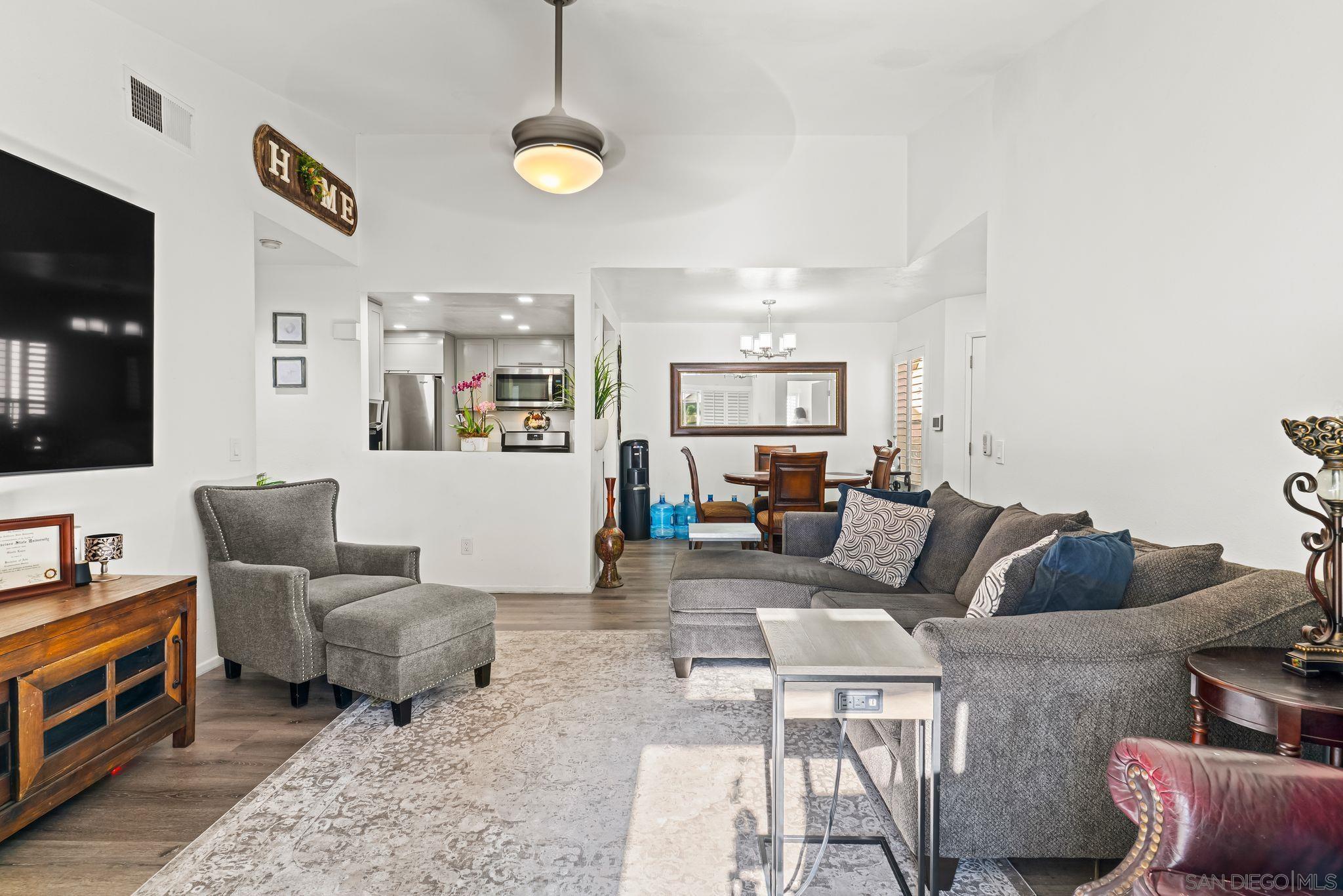 Detail Gallery Image 11 of 26 For 2085  Lakeridge Cir  #203,  Chula Vista,  CA 91913 - 2 Beds | 2 Baths