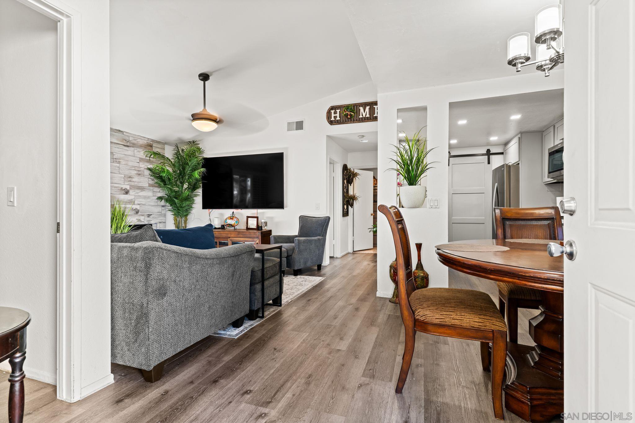 Detail Gallery Image 6 of 26 For 2085  Lakeridge Cir  #203,  Chula Vista,  CA 91913 - 2 Beds | 2 Baths