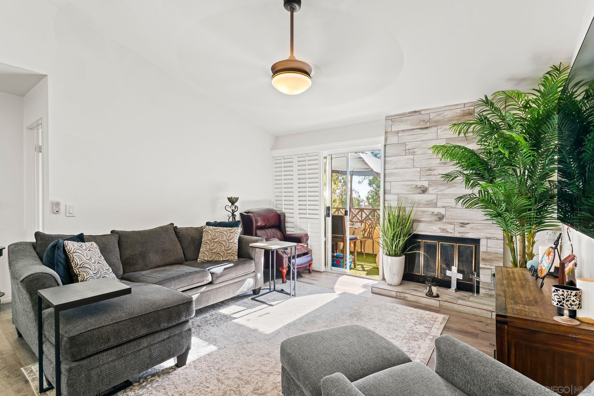 Detail Gallery Image 9 of 26 For 2085  Lakeridge Cir  #203,  Chula Vista,  CA 91913 - 2 Beds | 2 Baths