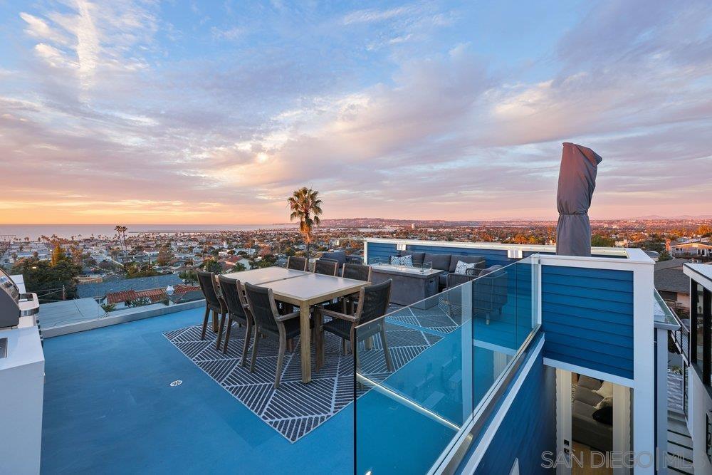 Detail Gallery Image 14 of 43 For 4545 Newport  Ave, San Diego,  CA 92107 - 4 Beds | 3/1 Baths